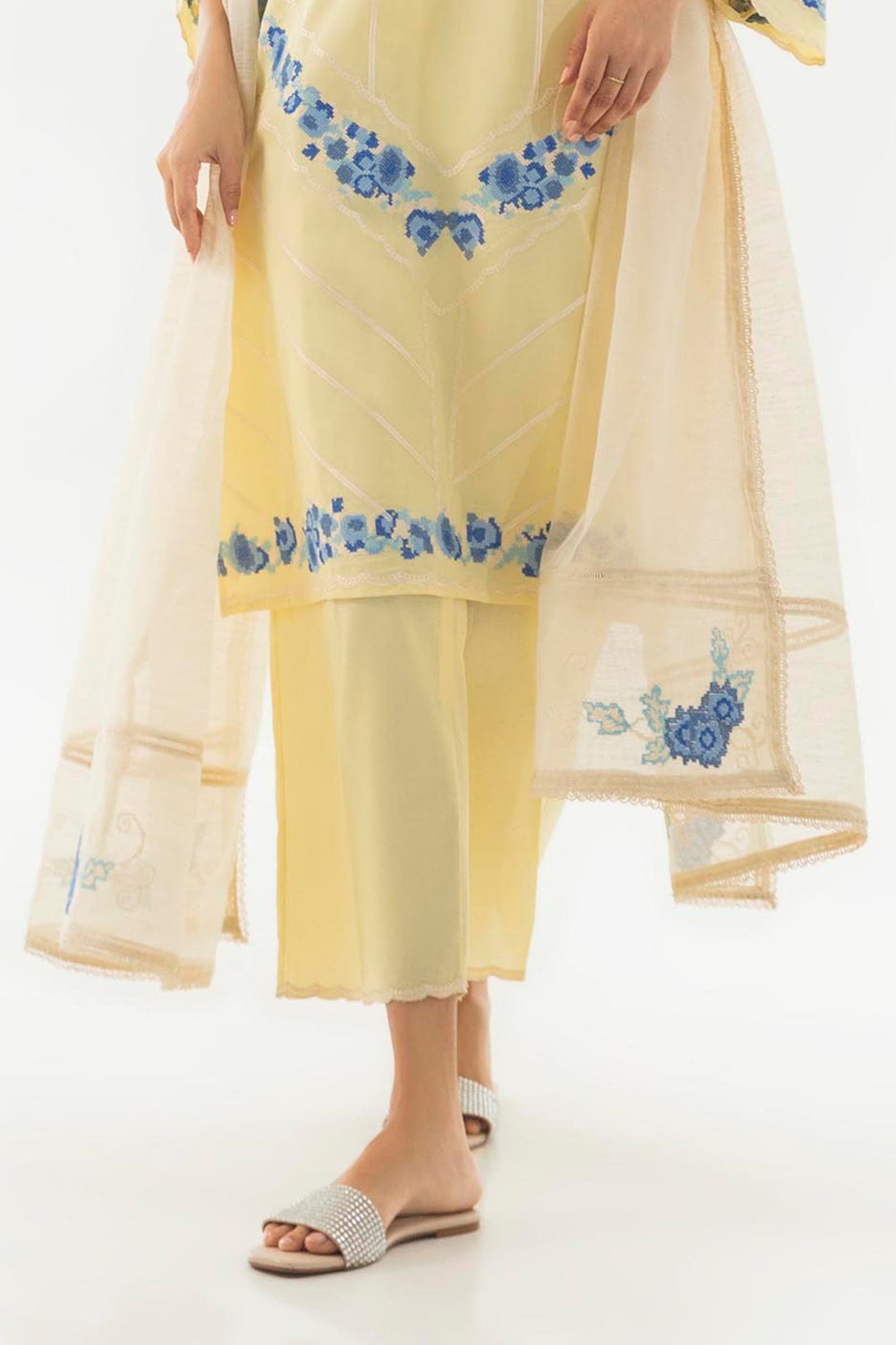 https://cdn.shopify.com/s/files/1/0740/1753/8280/files/ss24tsge187_2_857ada7d-5162-4f06-a10a-b394bbba8475.jpg?v=1756731273
