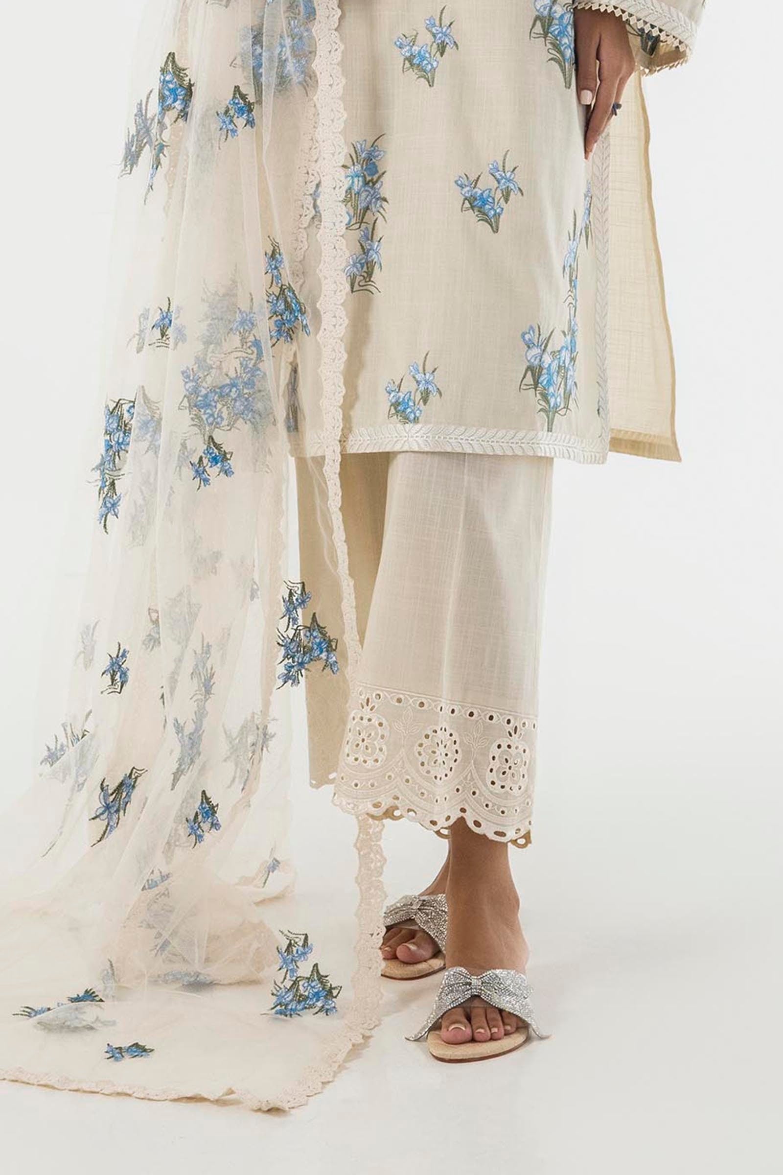 Design 3A Luxury Lawn 2024 Unstitched