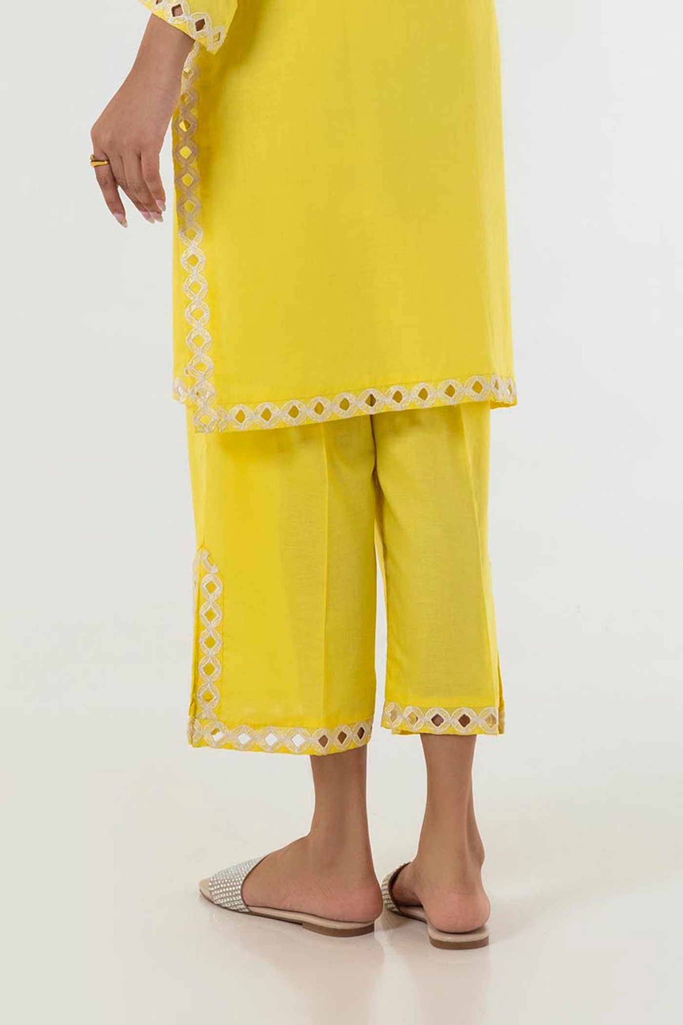 https://cdn.shopify.com/s/files/1/0740/1753/8280/files/ss24tsge246_1_879acd84-c772-44b3-9e3a-50f4d41c8e79.jpg?v=1756729271