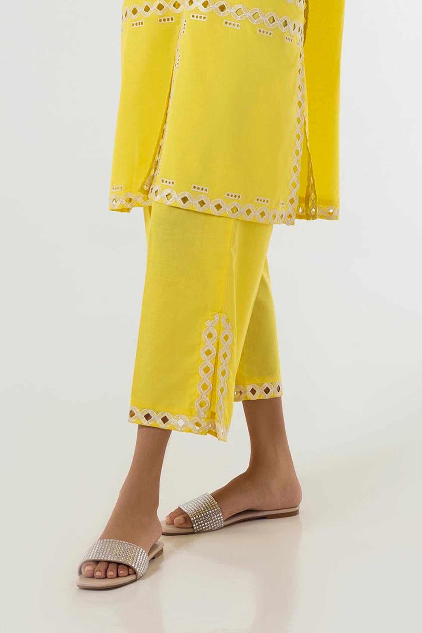 https://cdn.shopify.com/s/files/1/0740/1753/8280/files/ss24tsge246_2_2fb908f4-e8e7-4825-a77e-c19c9efc2236.jpg?v=1756729271