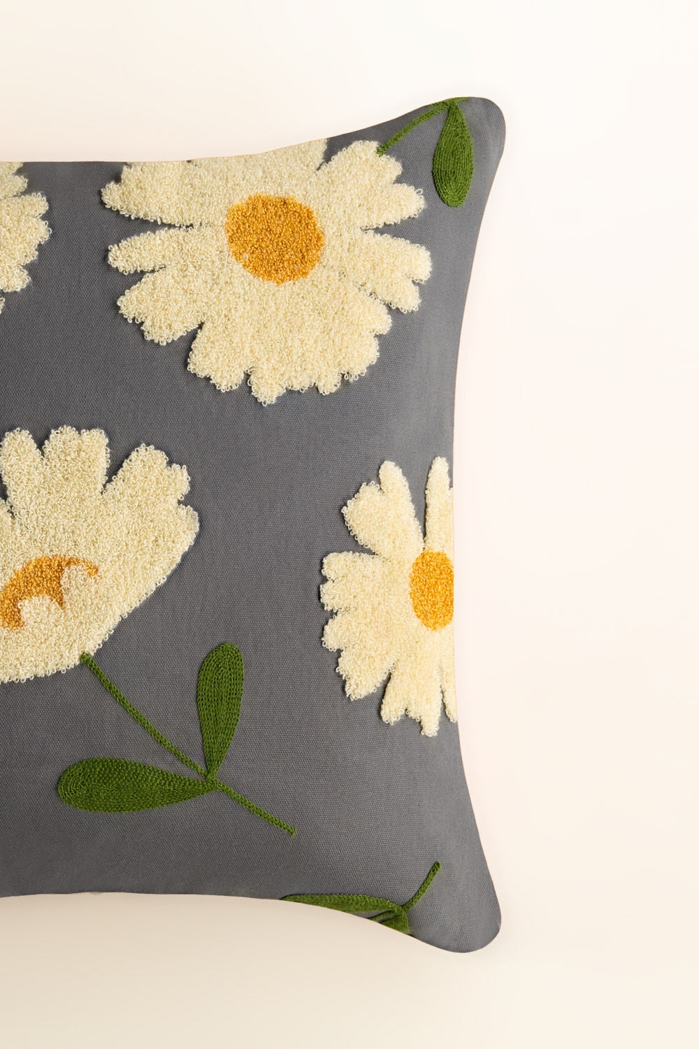 Ss25-Ec-007 Terry Embroidered Cushion Cover