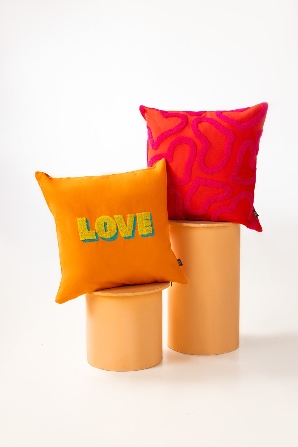 Ss25-Ec-008 Terry Embroidered Cushion Cover