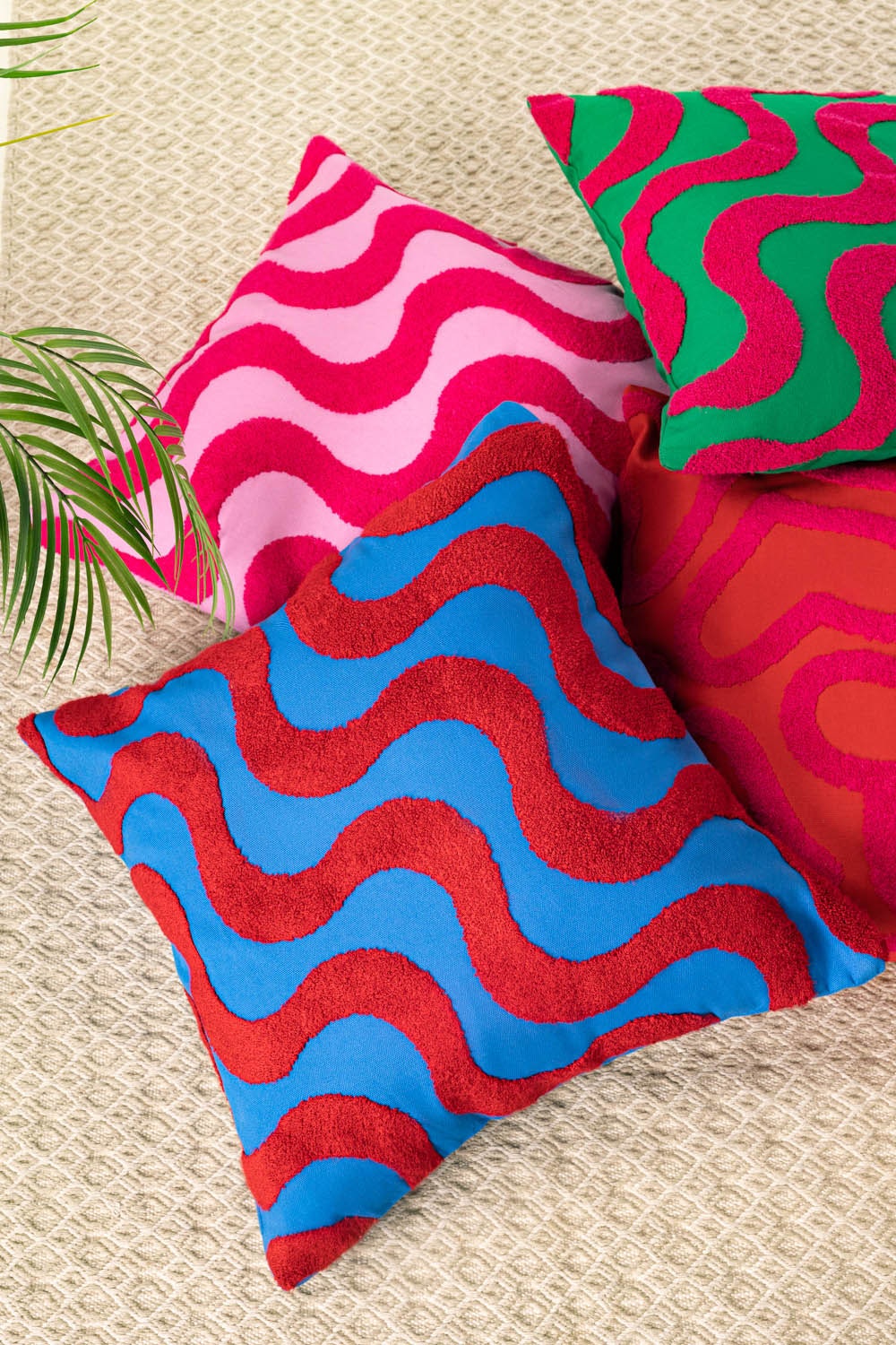 Ss25-Ec-015 Terry Embroidered Cushion Cover