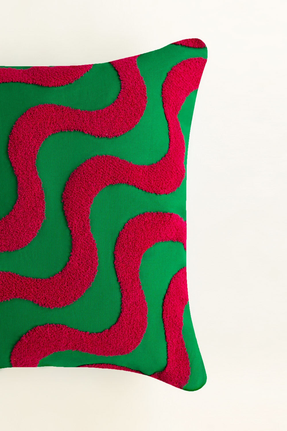 Ss25-Ec-017 Terry Embroidered Cushion Cover