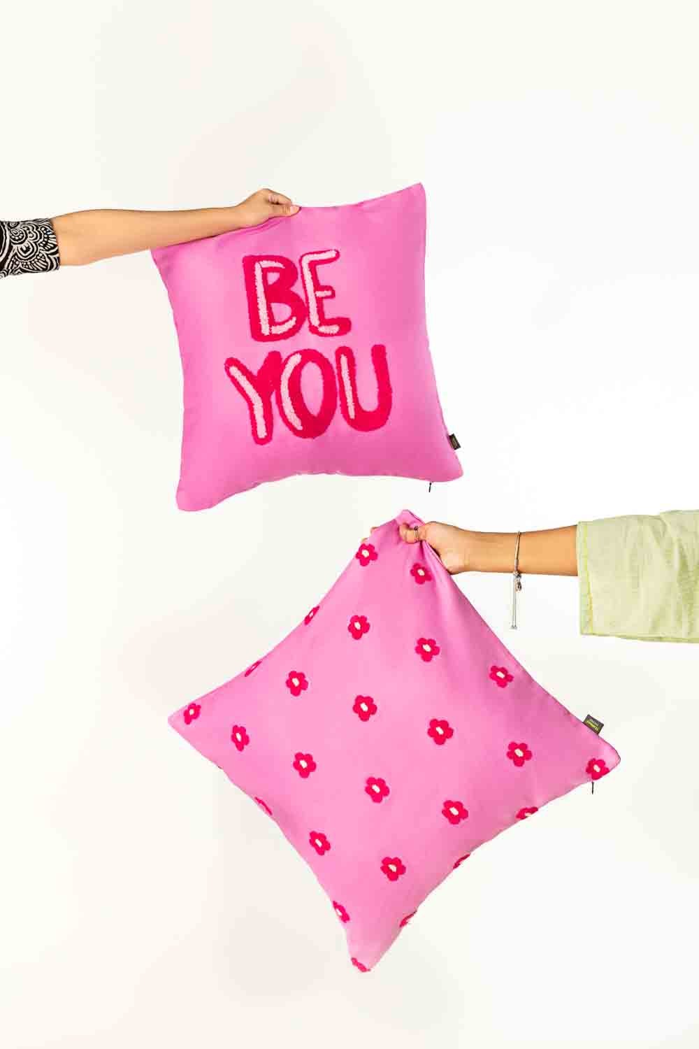 Ss25-Ec-020 B Terry Embroidered Cushion Cover