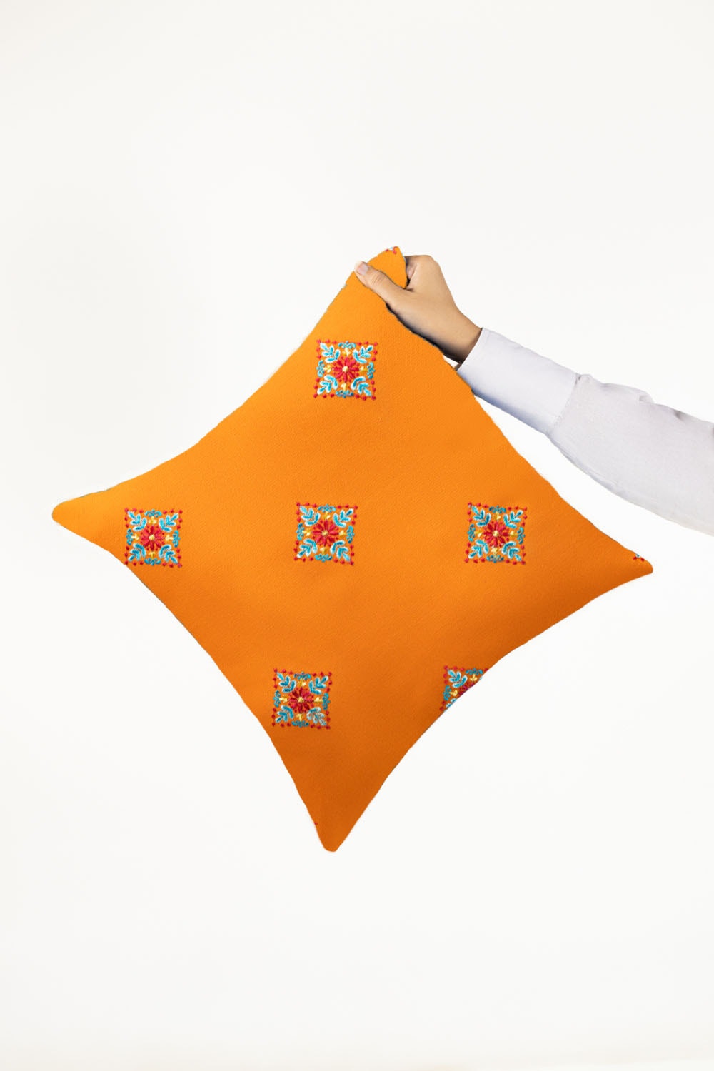 https://cdn.shopify.com/s/files/1/0706/3253/8159/files/ss25-ec-43-terry-embroidered-cushion-cover-gulahmed-front.jpg_4.jpg?v=1758373583