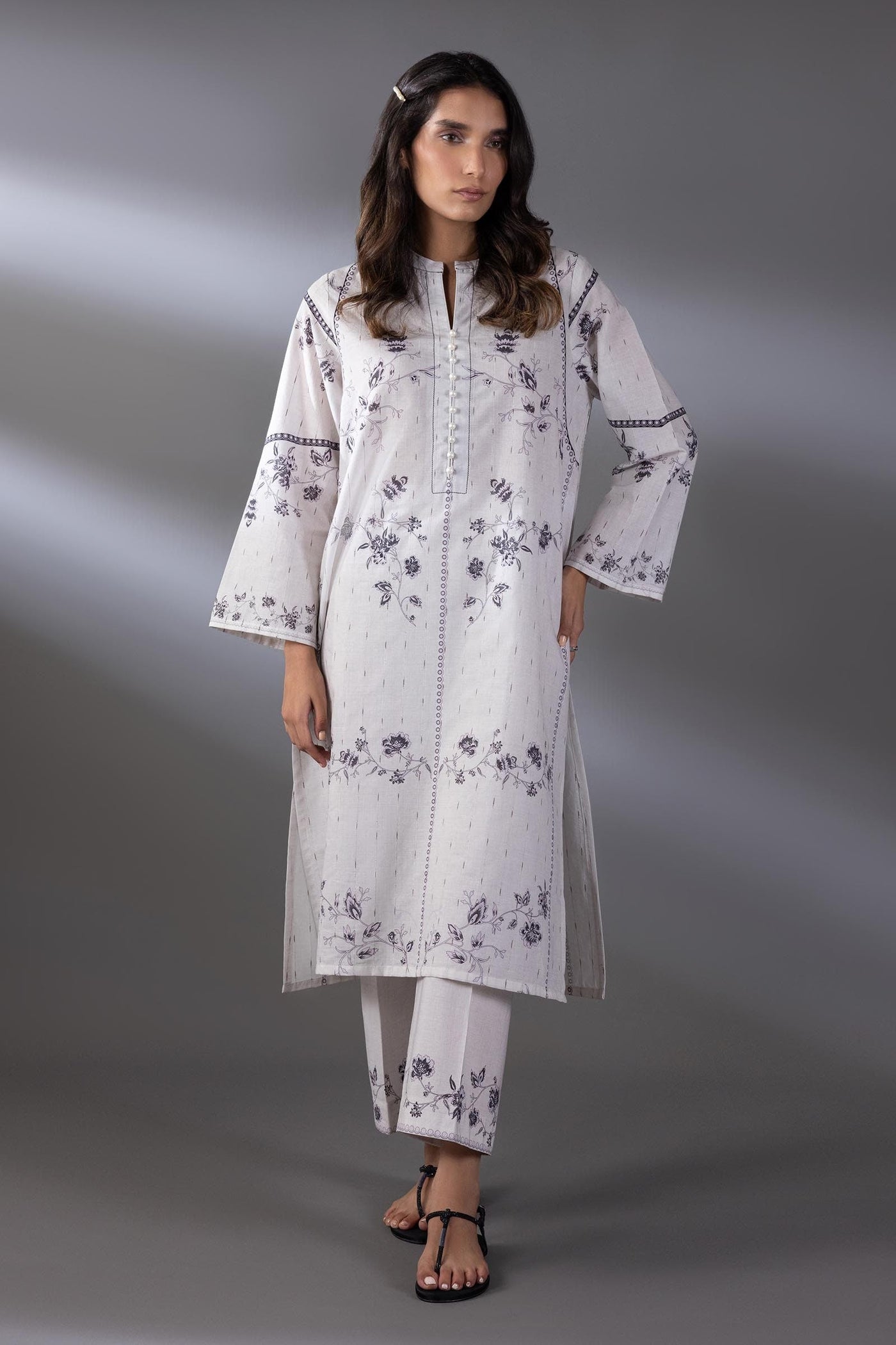 https://cdn.shopify.com/s/files/1/0740/1753/8280/files/ss25bsp347p2t_1_0e632266-53f5-4637-a648-b4ed8581031c.jpg?v=1756731108