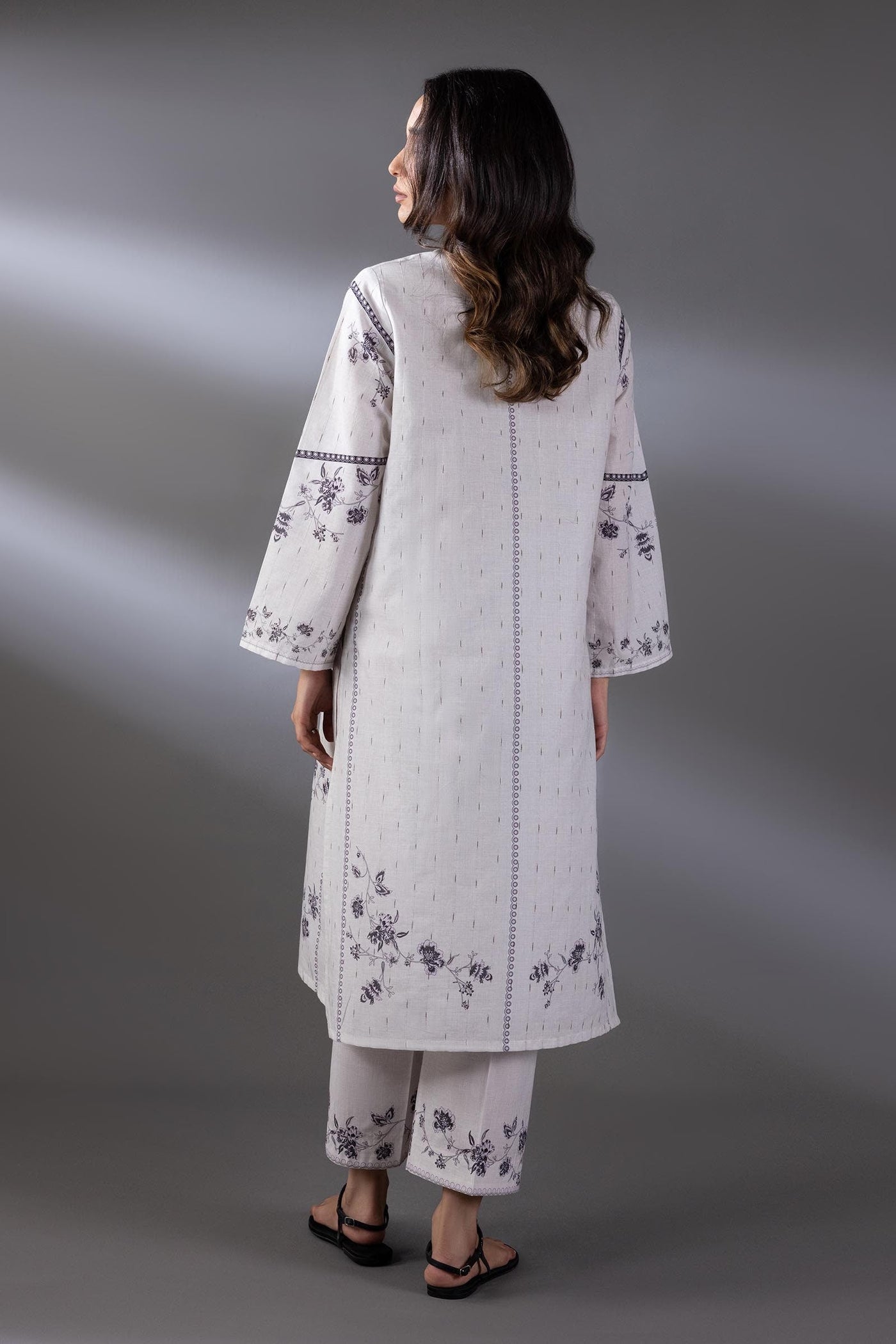 https://cdn.shopify.com/s/files/1/0740/1753/8280/files/ss25bsp347p2t_2_fd108d29-ddd1-490b-a85e-b639f6316f7e.jpg?v=1756731108