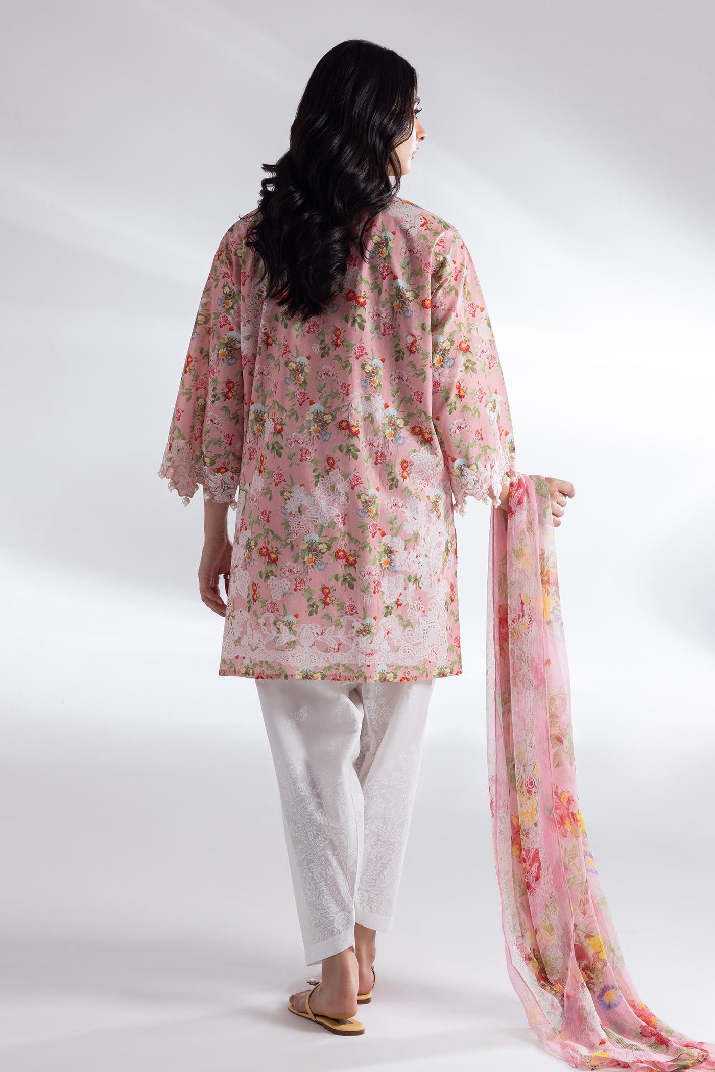 sana-safinaz-pool-65234255