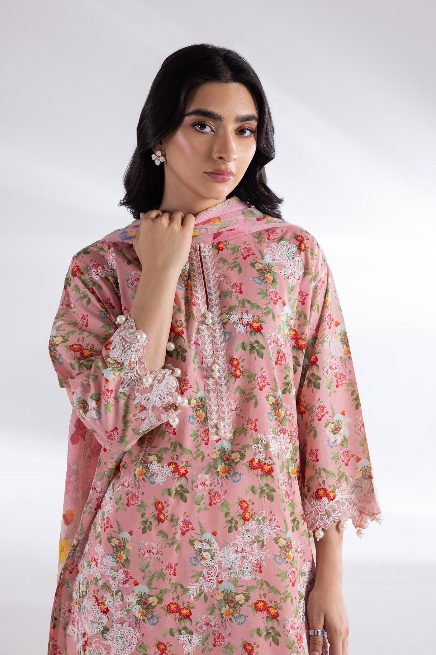 sana-safinaz-pool-45017428