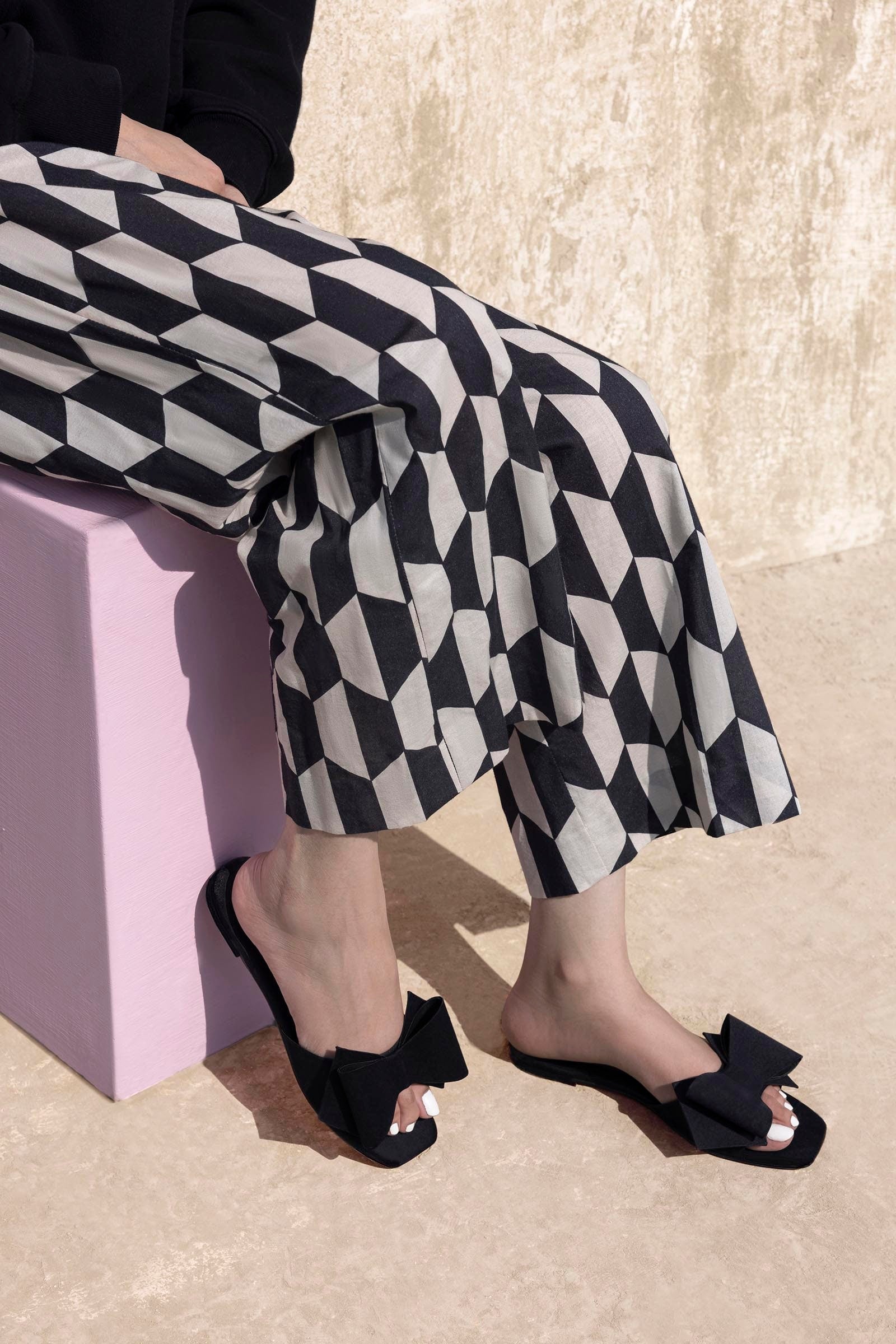 Black Bow Flats