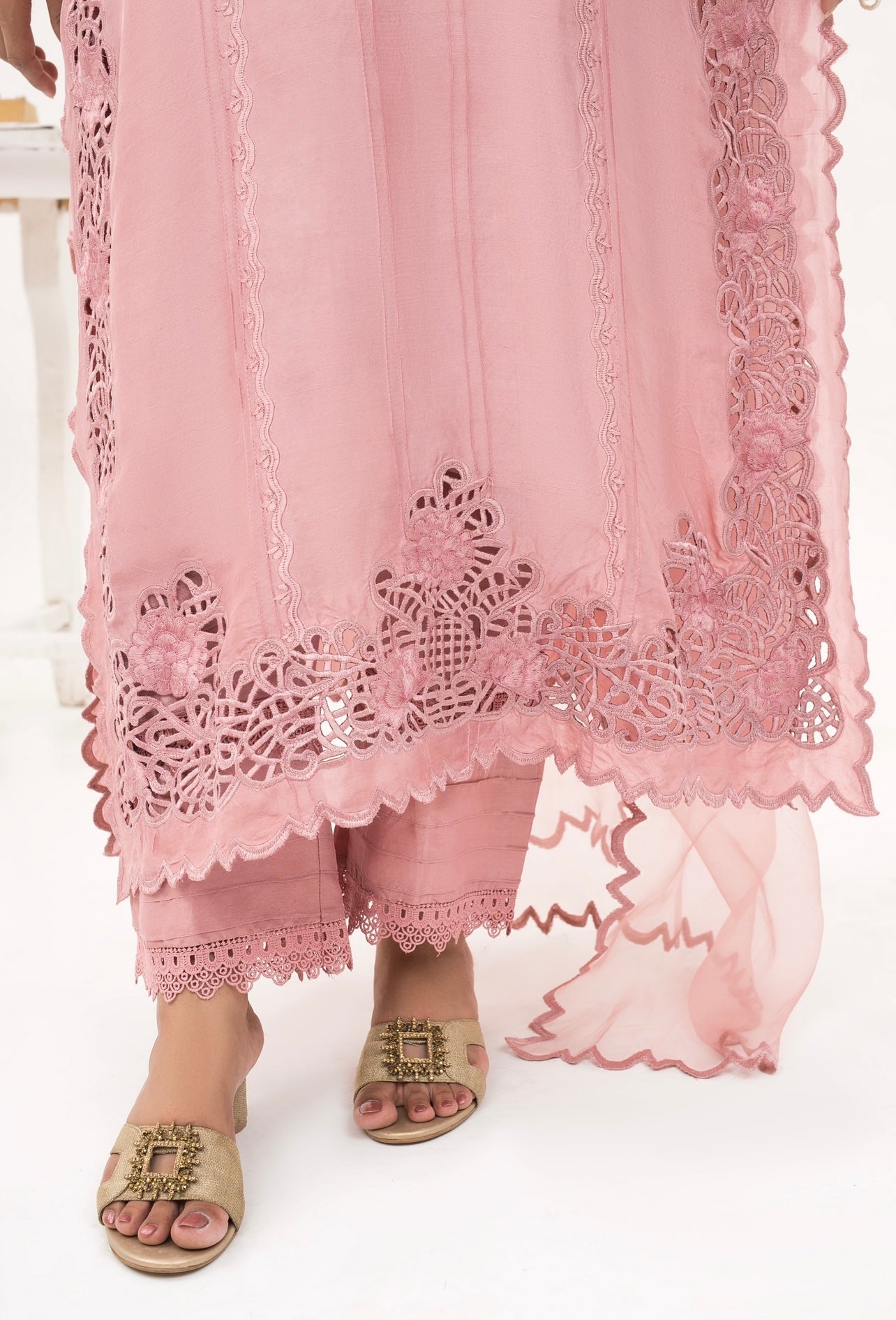 https://cdn.shopify.com/s/files/1/0923/1931/8403/files/tehzeeb-semi-formal-25-163701_687c9331-ed25-4552-af30-660f4ec9d93f.jpg?v=1756725072