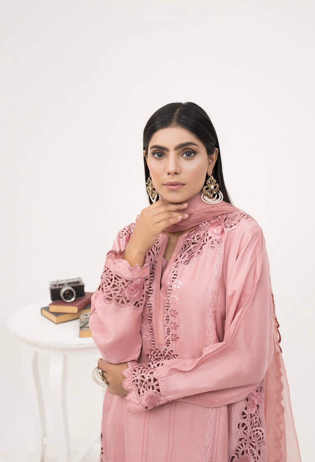 https://cdn.shopify.com/s/files/1/0923/1931/8403/files/tehzeeb-semi-formal-25-276434_5e949154-9fce-41d0-9398-ca929e125715.jpg?v=1756725072