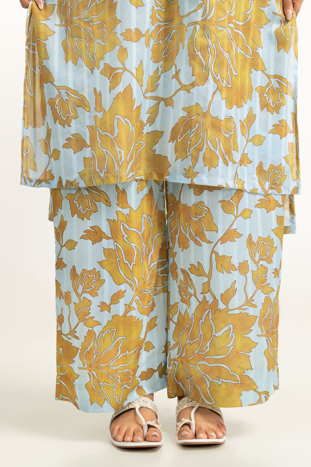 https://cdn.shopify.com/s/files/1/0706/3253/8159/files/textured_dobby_printed_co-ord_set_ipst-44672_bottom.jpg?v=1758379136