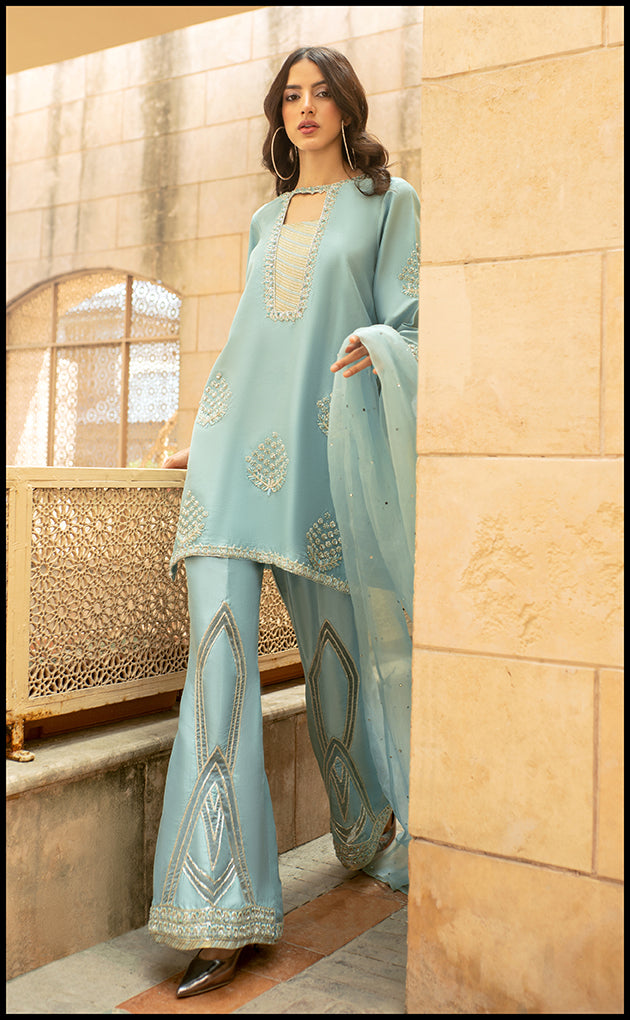 https://cdn.shopify.com/s/files/1/0560/5431/7229/products/ulta-marine-luxury-492952.jpg?v=1664393939