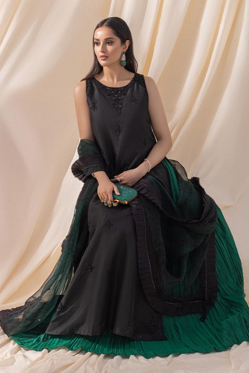 https://cdn.shopify.com/s/files/1/0923/1931/8403/files/vanessa-regalia-kaftan-by-alizay-saad-580173.jpg?v=1756724942