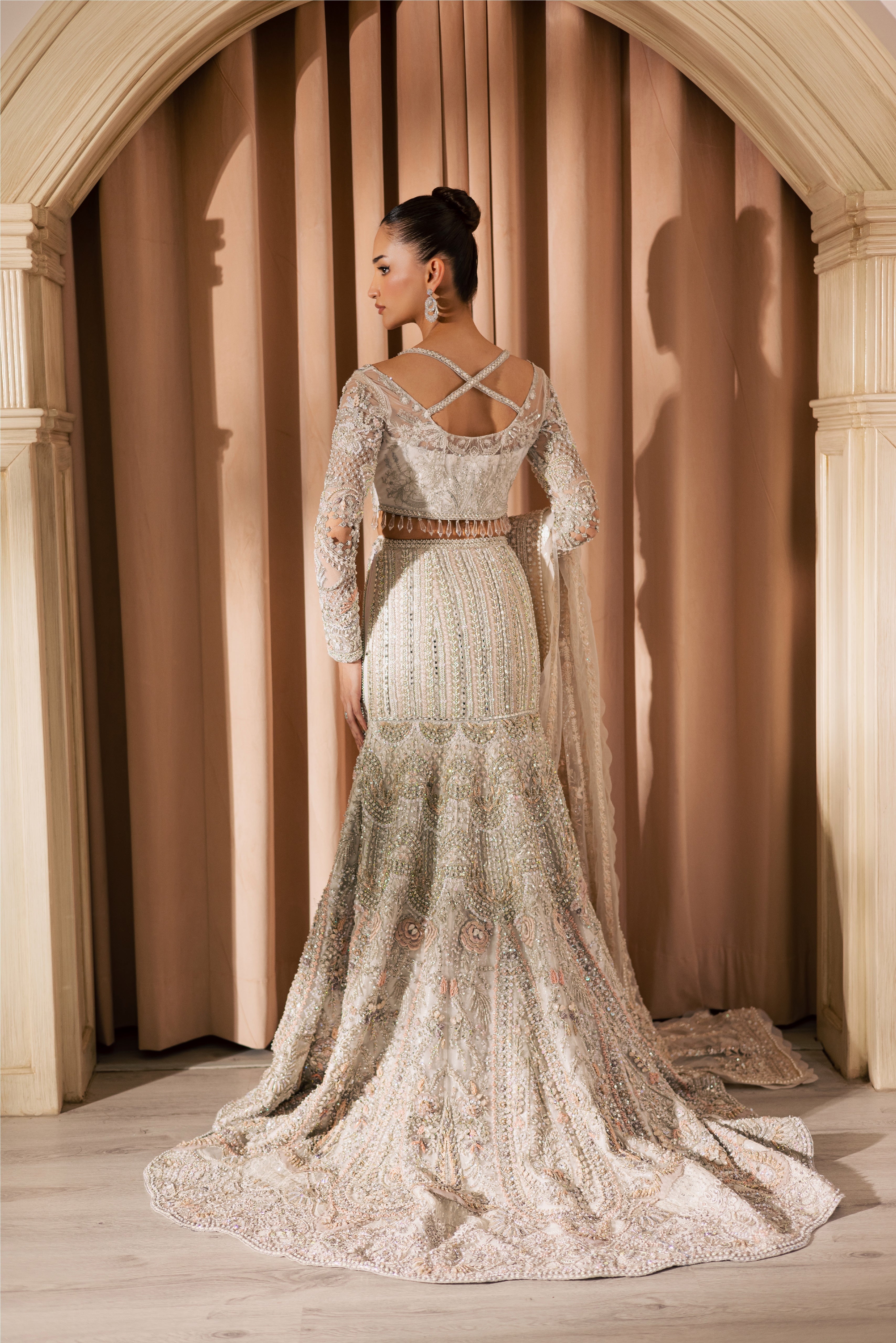 https://cdn.shopify.com/s/files/1/0523/4327/5696/files/vanya-white-bridal-lehenga-mysie-5.jpg?v=1762330768