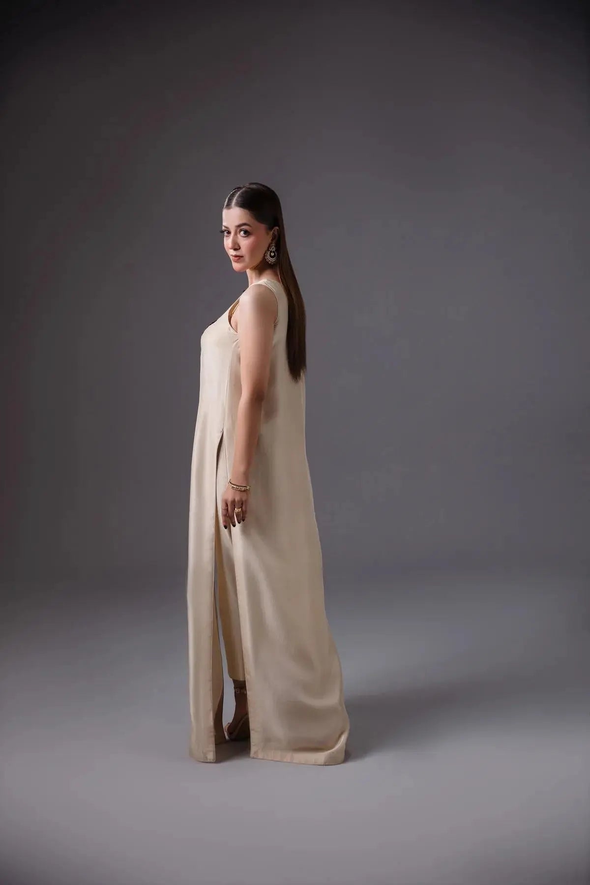 https://cdn.shopify.com/s/files/1/0923/1931/8403/files/vinaya-by-alizay-saad-773321_df52c8b7-2234-4f5d-a5d3-2dc1ee65132e.jpg?v=1756725195