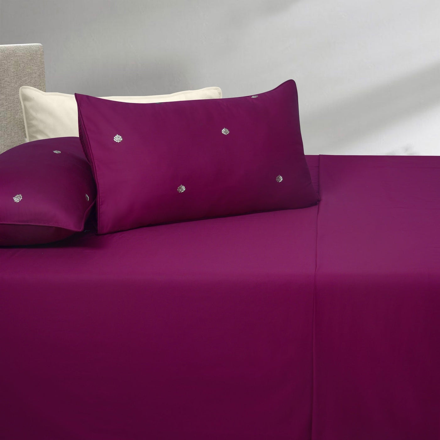 Vivid Violat-400 Embroidered Bed Sheet Set