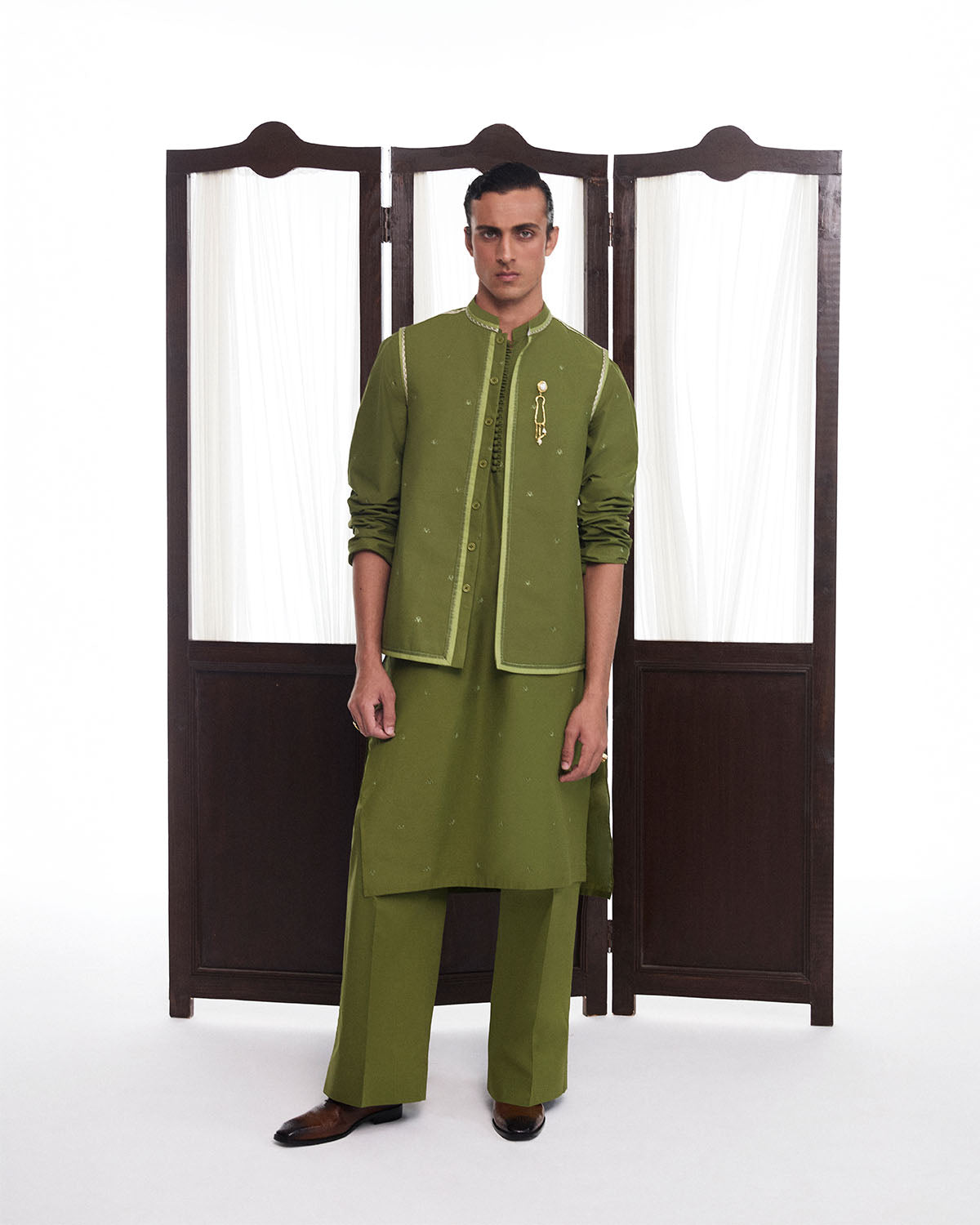 https://cdn.shopify.com/s/files/1/0764/9588/0493/files/web_0005_Jugnu-Pret-SS250648-copy-2-ed.jpg?v=1748004867