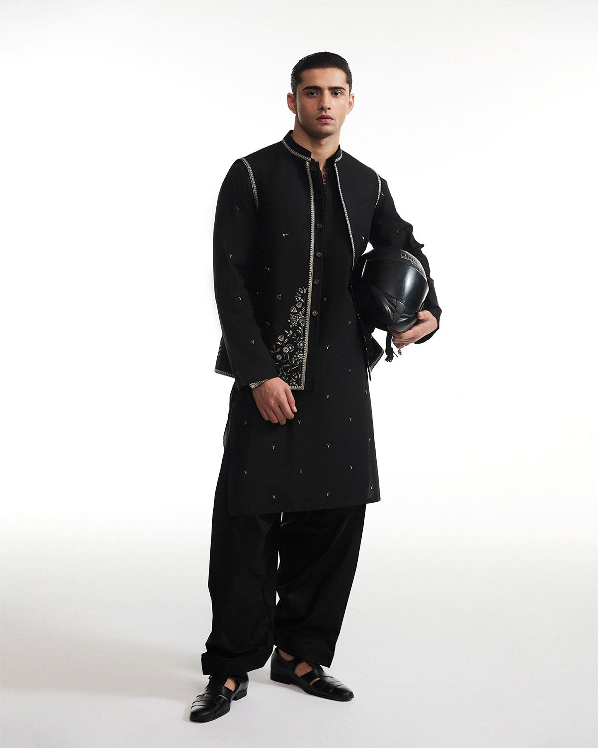 https://cdn.shopify.com/s/files/1/0764/9588/0493/files/web_0025_Jugnu-Pret-SS250265-copy-ed.jpg?v=1747984014
