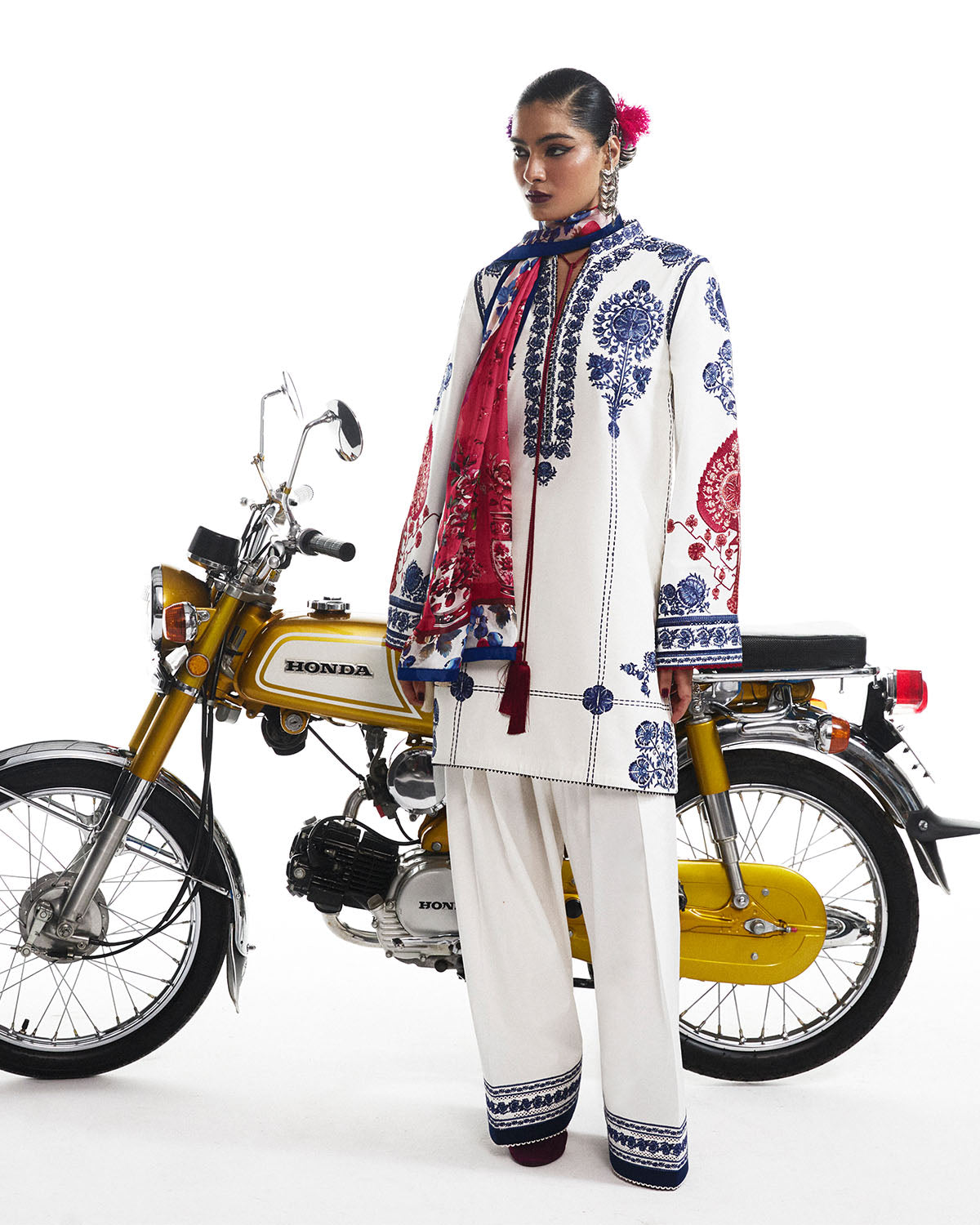 https://cdn.shopify.com/s/files/1/0764/9588/0493/files/web_0057_Jugnu-Pret-SS250119-1-copy-ed.jpg?v=1748004664