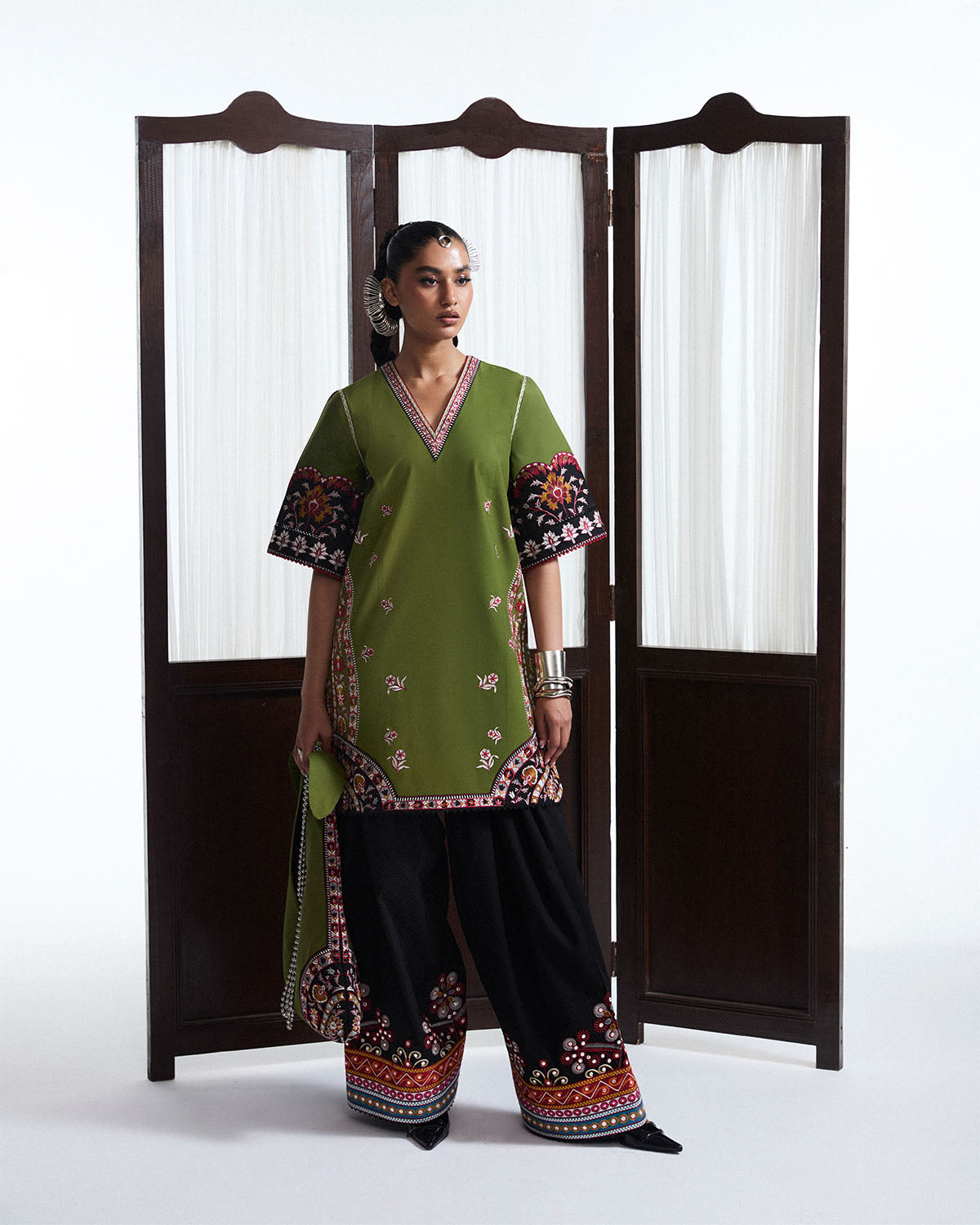 3 Piece Unstitched Embroidered Twill Linen Suit
