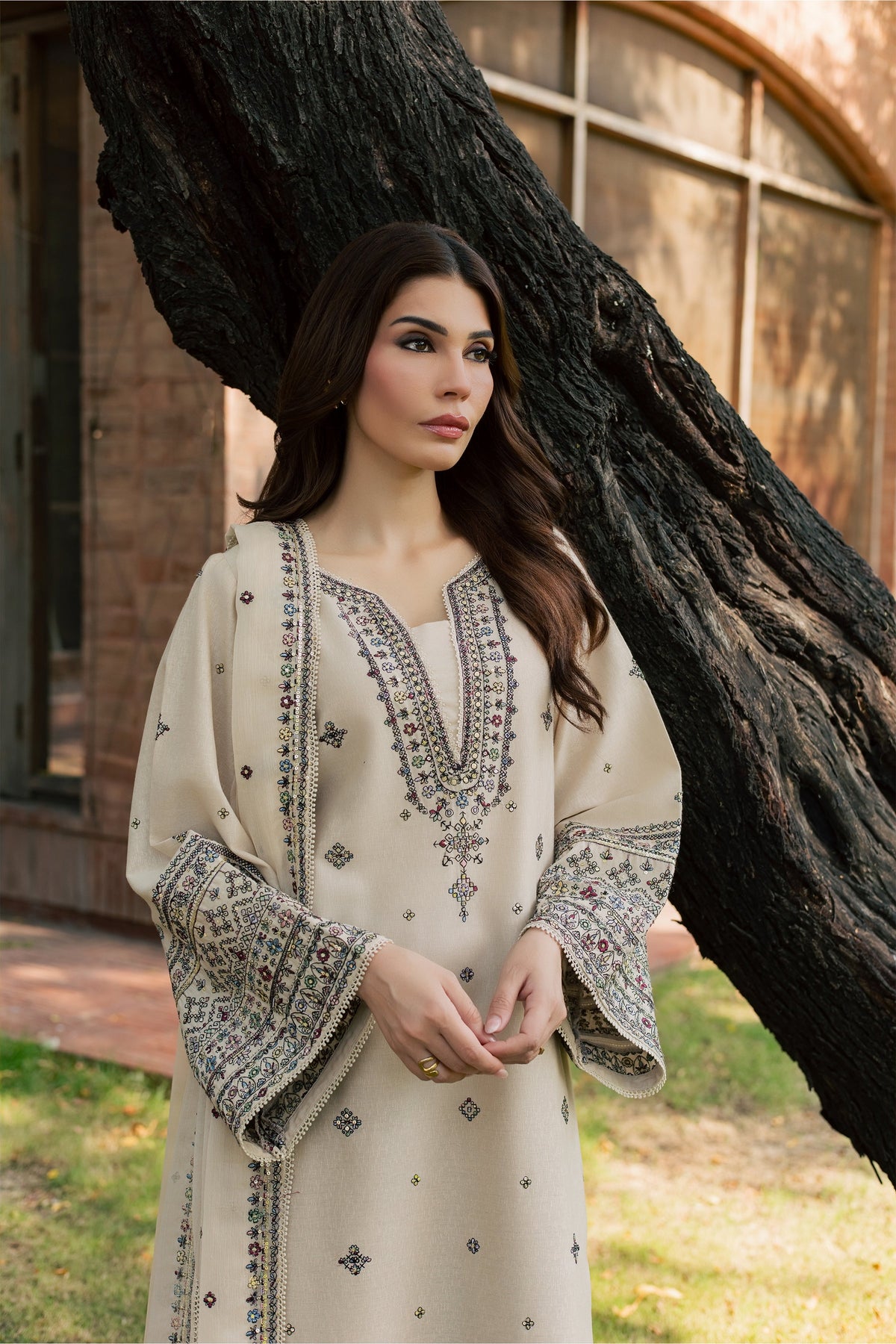 Mehrin 3Pc - Embroidered Karandi Pret