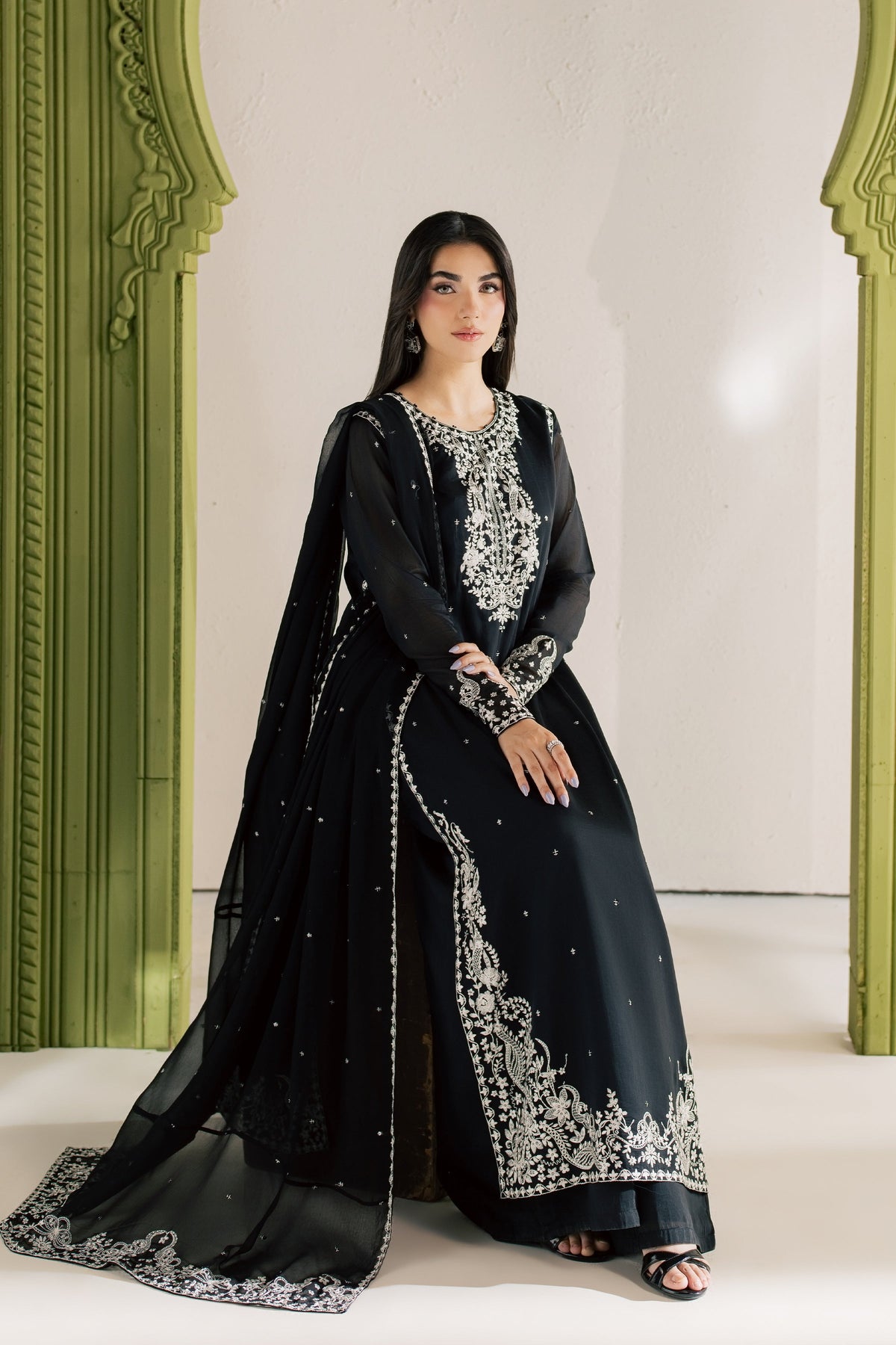 Adrina 3Pc - Festive Luxe Pret