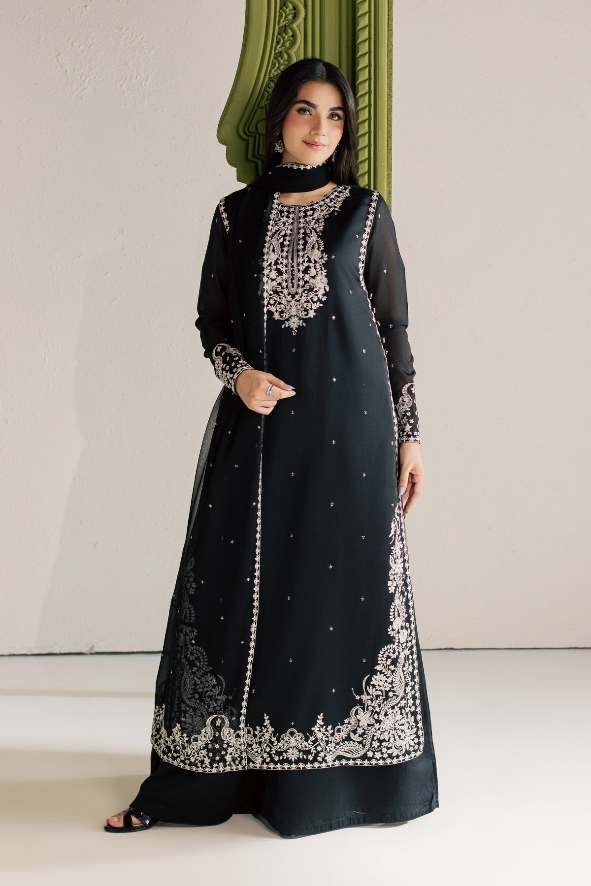 Adrina 3Pc - Festive Luxe Pret