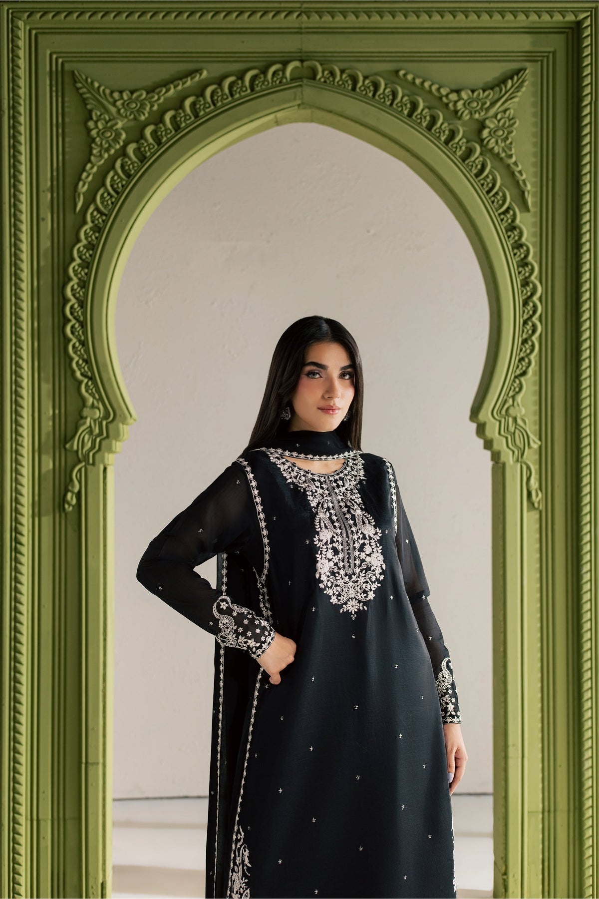 Adrina 3Pc - Festive Luxe Pret