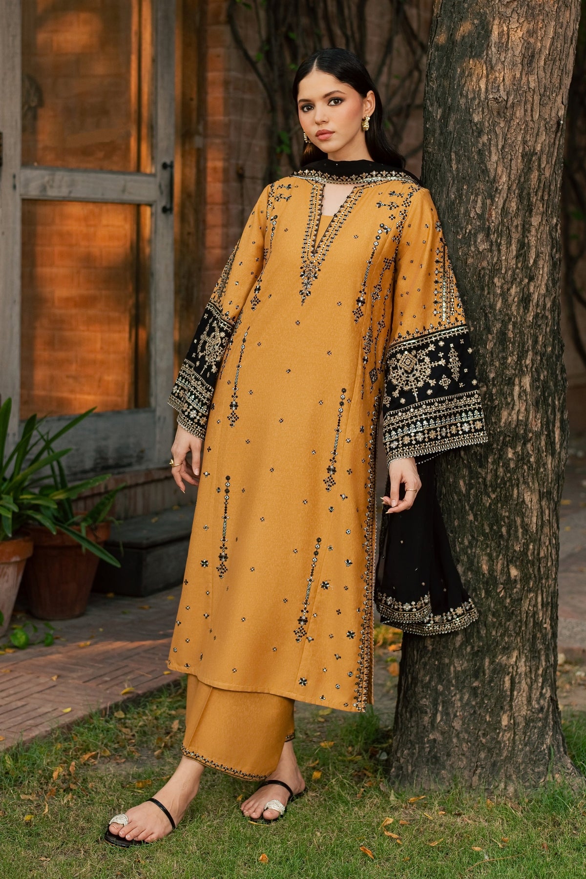 Arzina 3Pc - Embroidered Karandi Pret