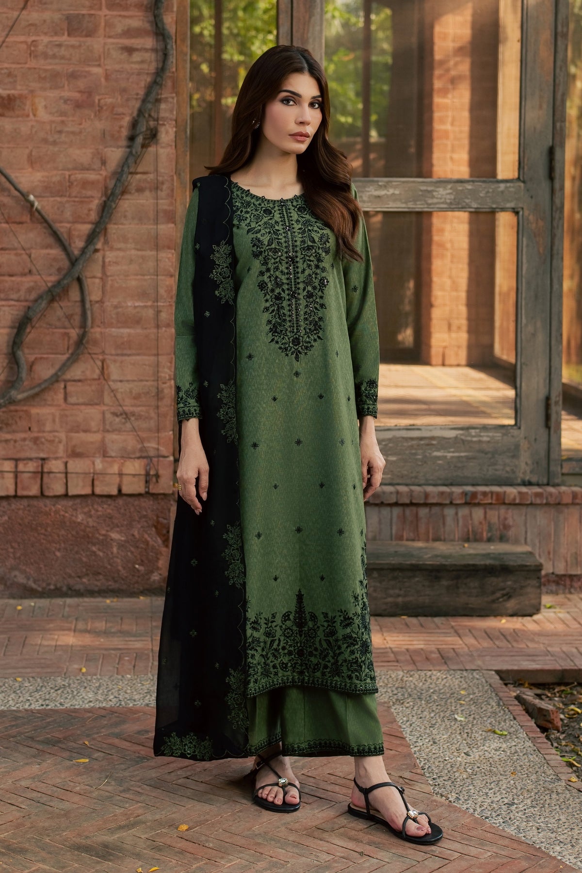 Green Willow 3Pc - Embroidered Karandi Pret
