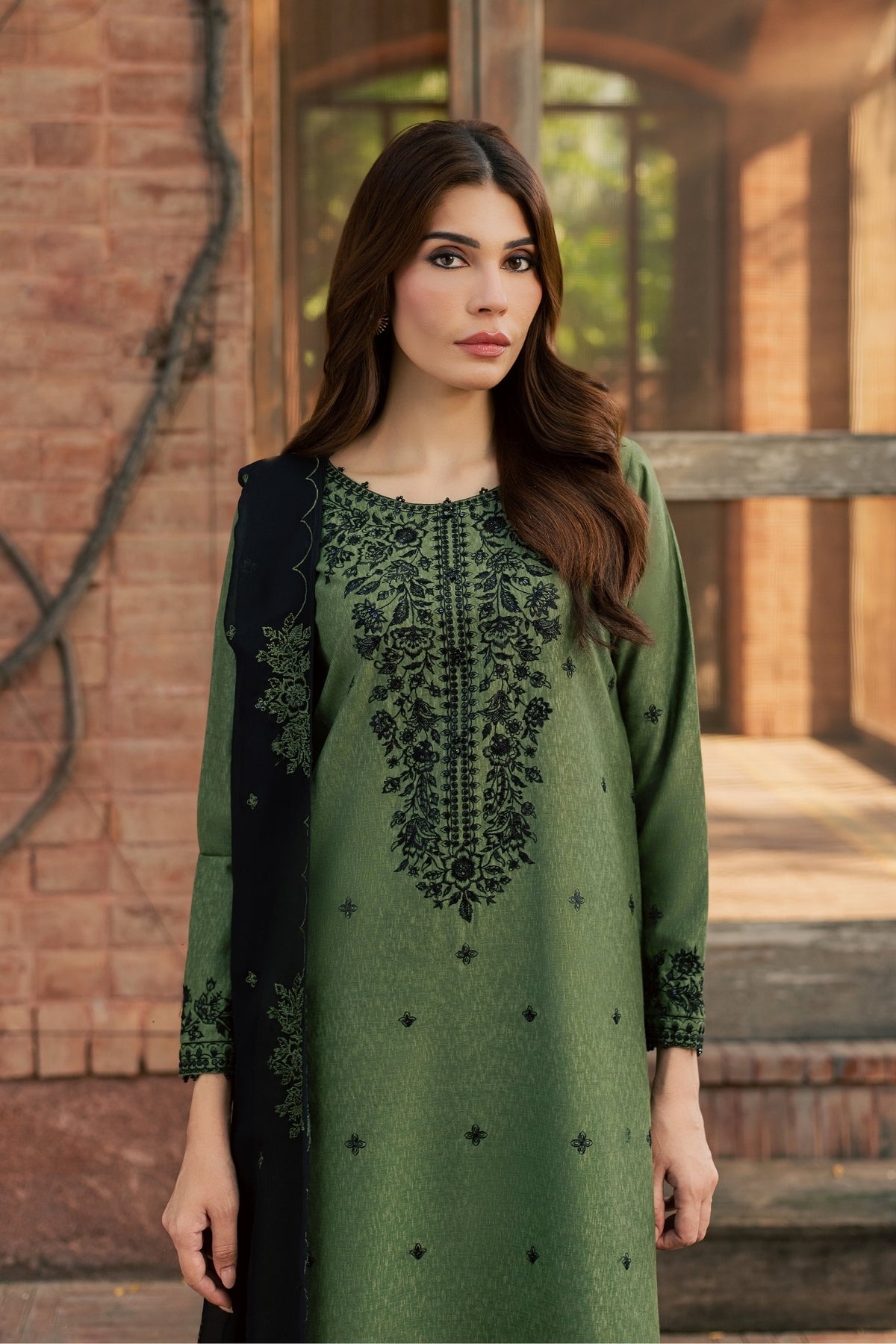 Green Willow 3Pc - Embroidered Karandi Pret