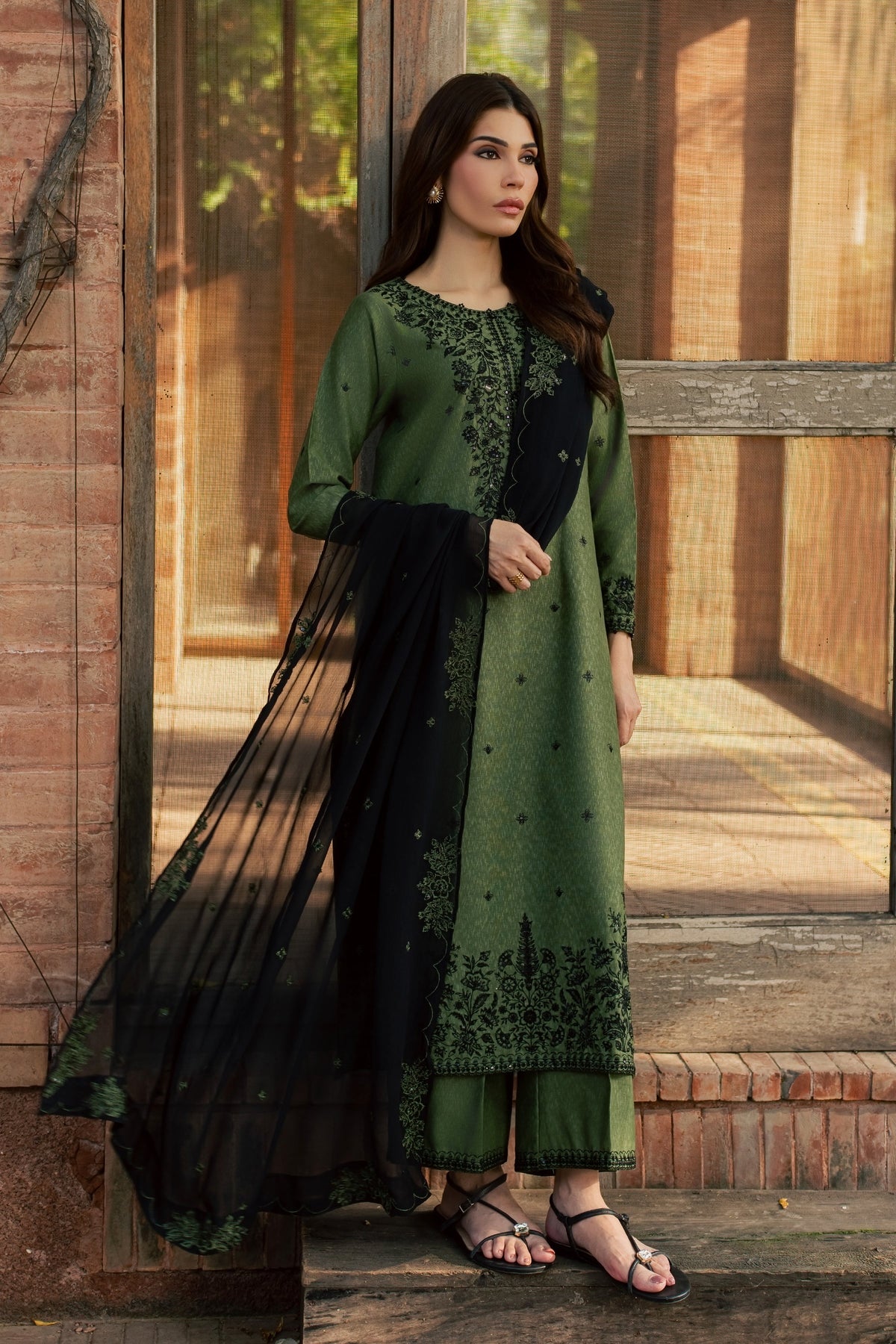 Green Willow 3Pc - Embroidered Karandi Pret