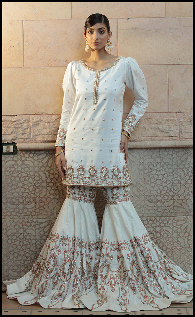 https://cdn.shopify.com/s/files/1/0560/5431/7229/products/white-true-formals-975093.jpg?v=1664396428