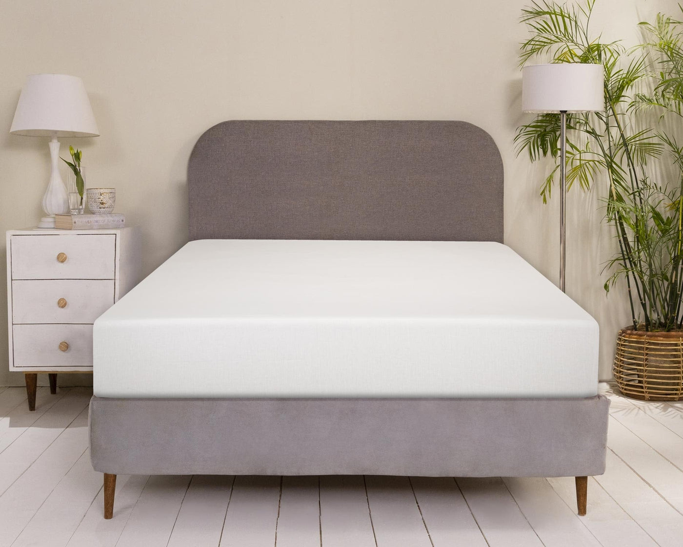 https://cdn.shopify.com/s/files/1/0706/3253/8159/files/white_fitted_sheet_set_4.jpg?v=1758373403