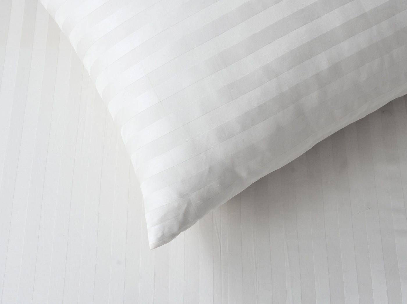 White Stripe Satin T-250 Bed Sheet Set 24