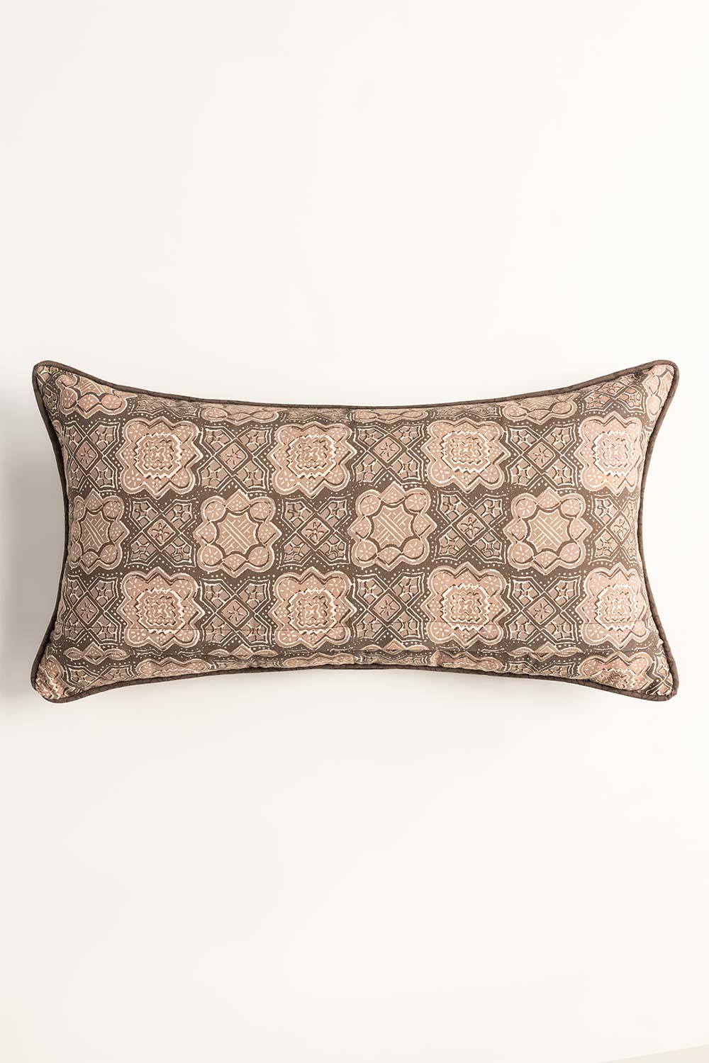https://cdn.shopify.com/s/files/1/0706/3253/8159/files/wood-folk-t-150-deck-cushion-cover-gulahmed-back_3.jpg?v=1758373533