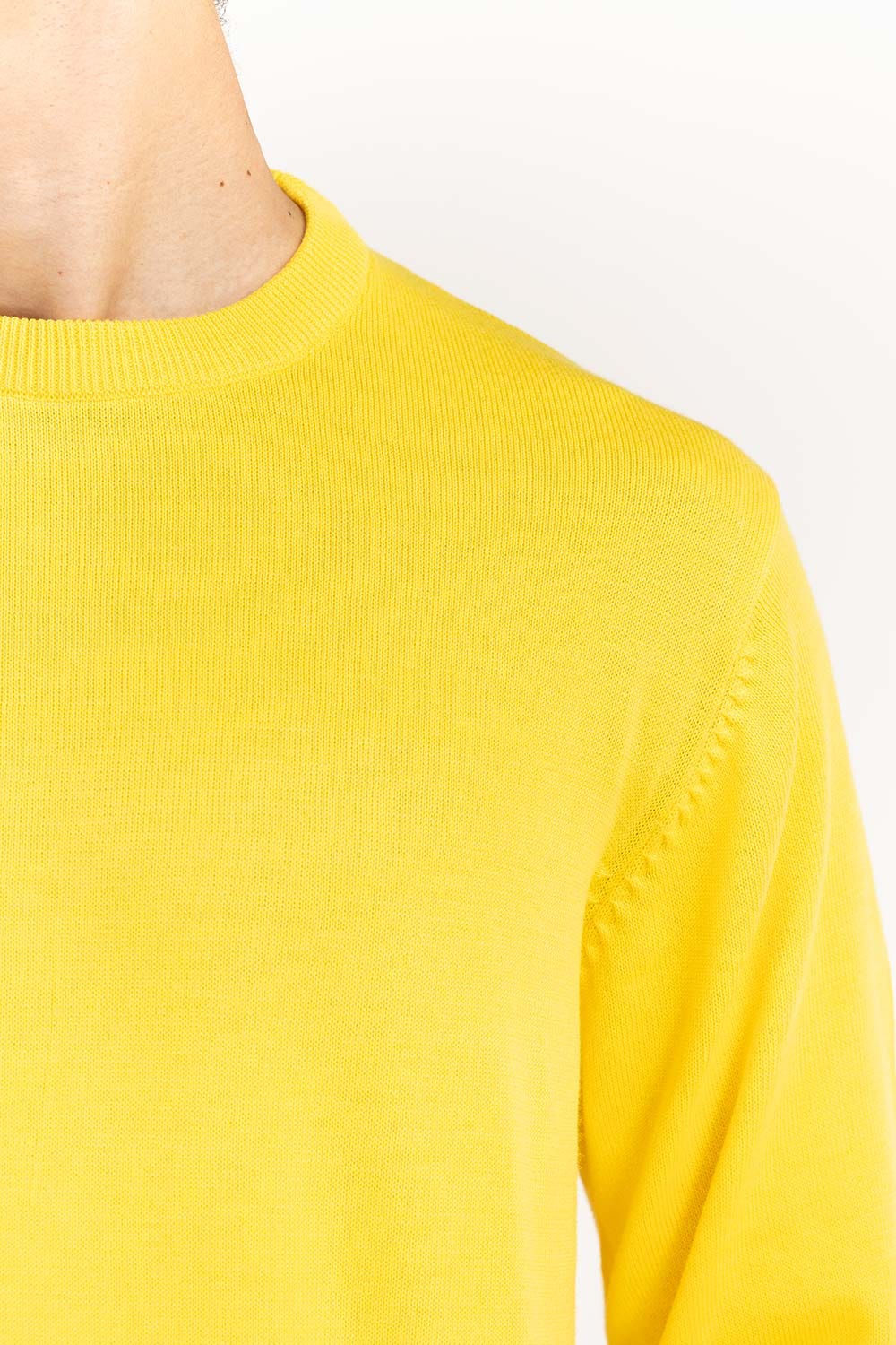 https://cdn.shopify.com/s/files/1/0706/3253/8159/files/yellow_basic_crew_neck_sweater_swt-bfscn-22-011_1.jpg?v=1758382439