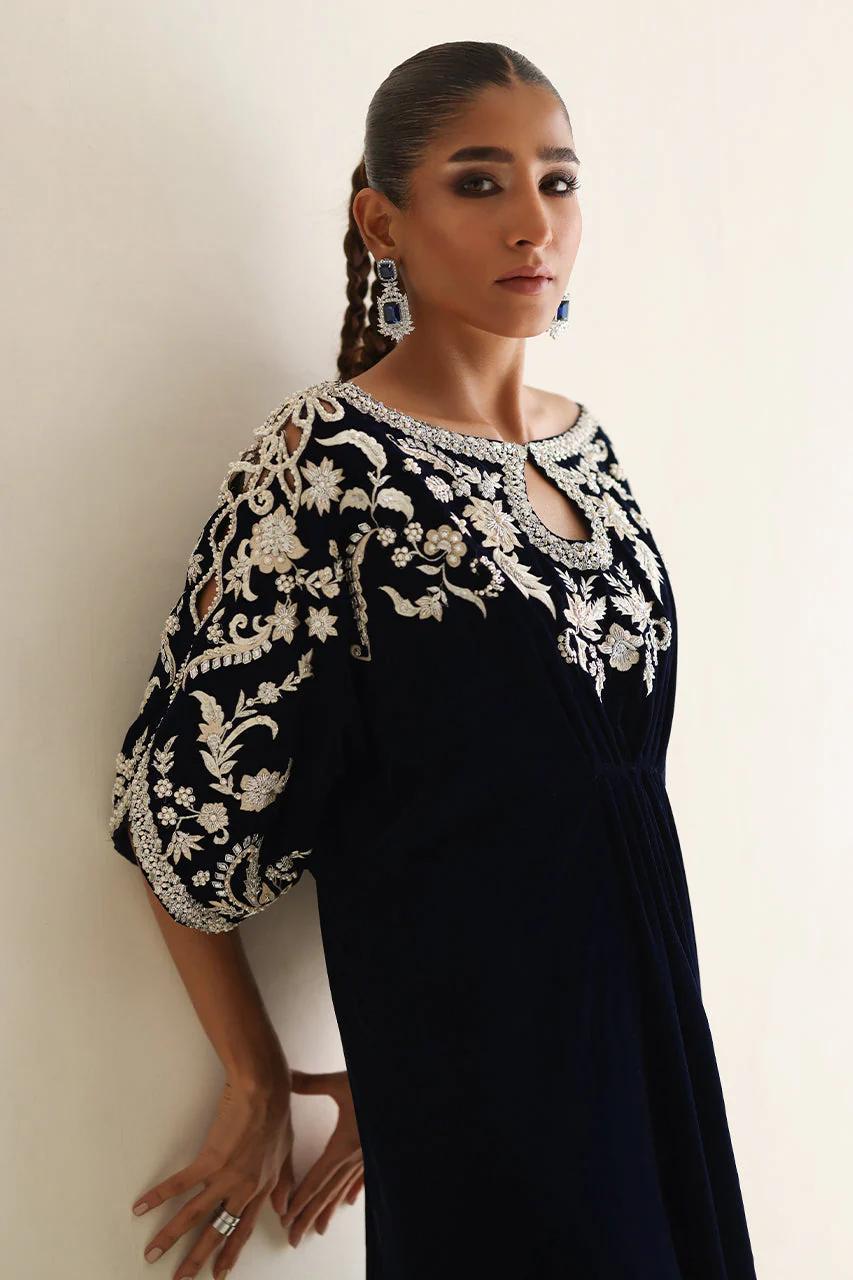 https://cdn.shopify.com/s/files/1/0923/1931/8403/files/zardozi-kaftan-by-alizay-saad-861837.jpg?v=1756724936