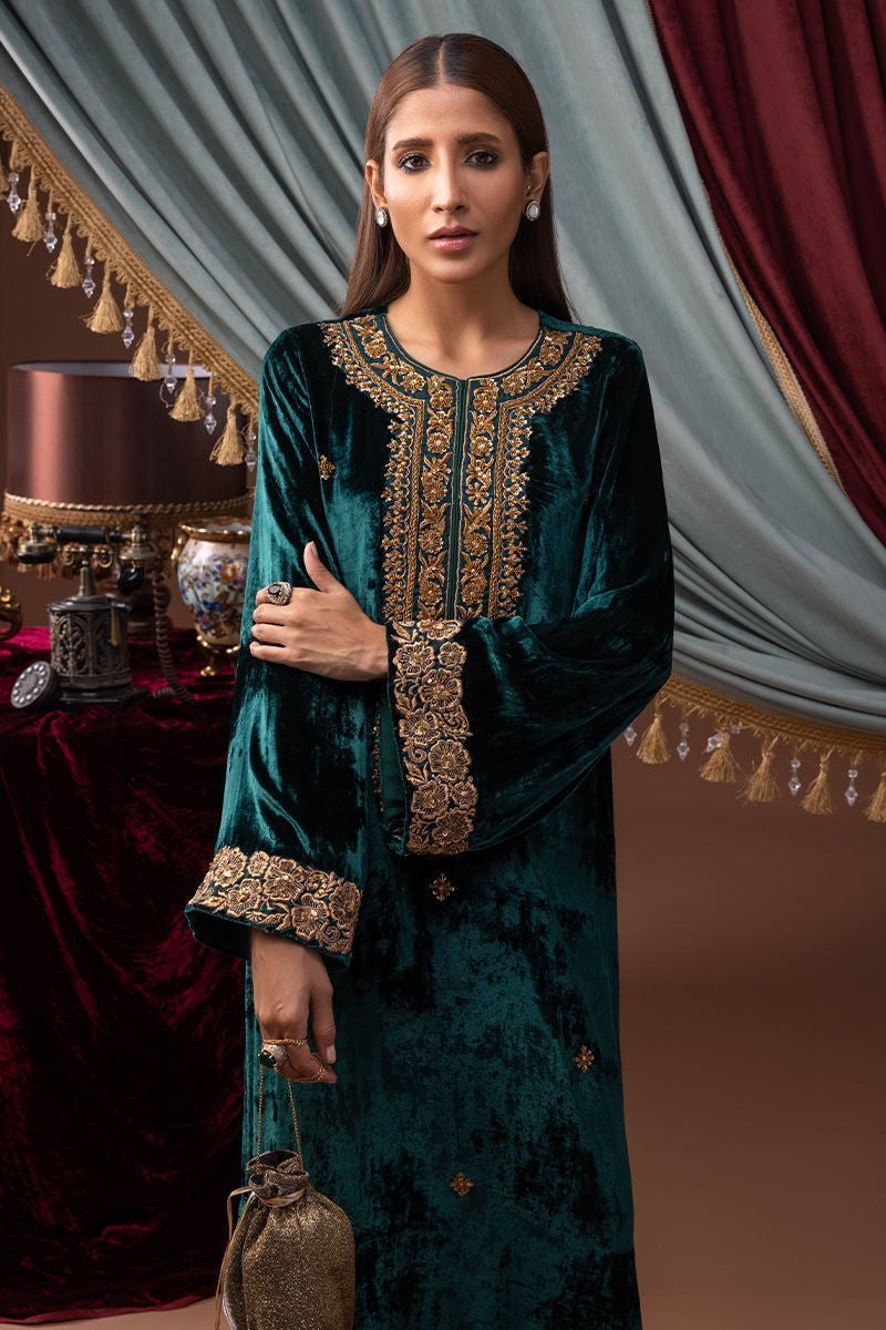 Zeenat Velvet Luxe Kaftan by Alizay Saad