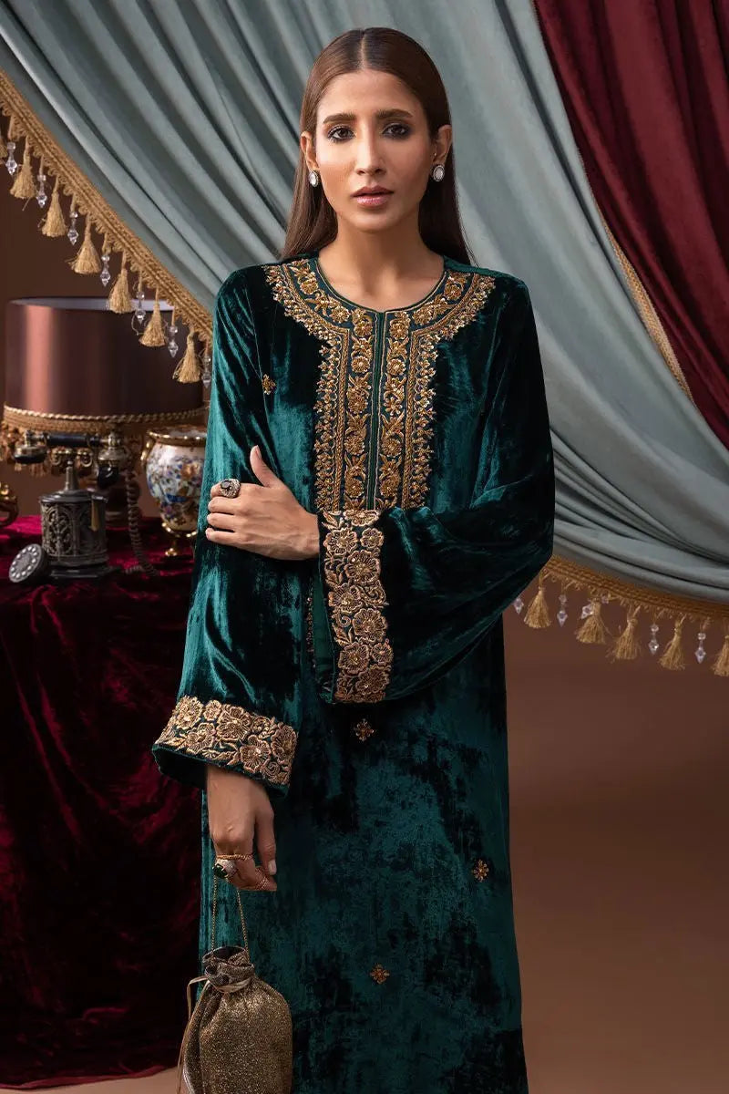 Zeenat Velvet Luxe Kaftan by Alizay Saad
