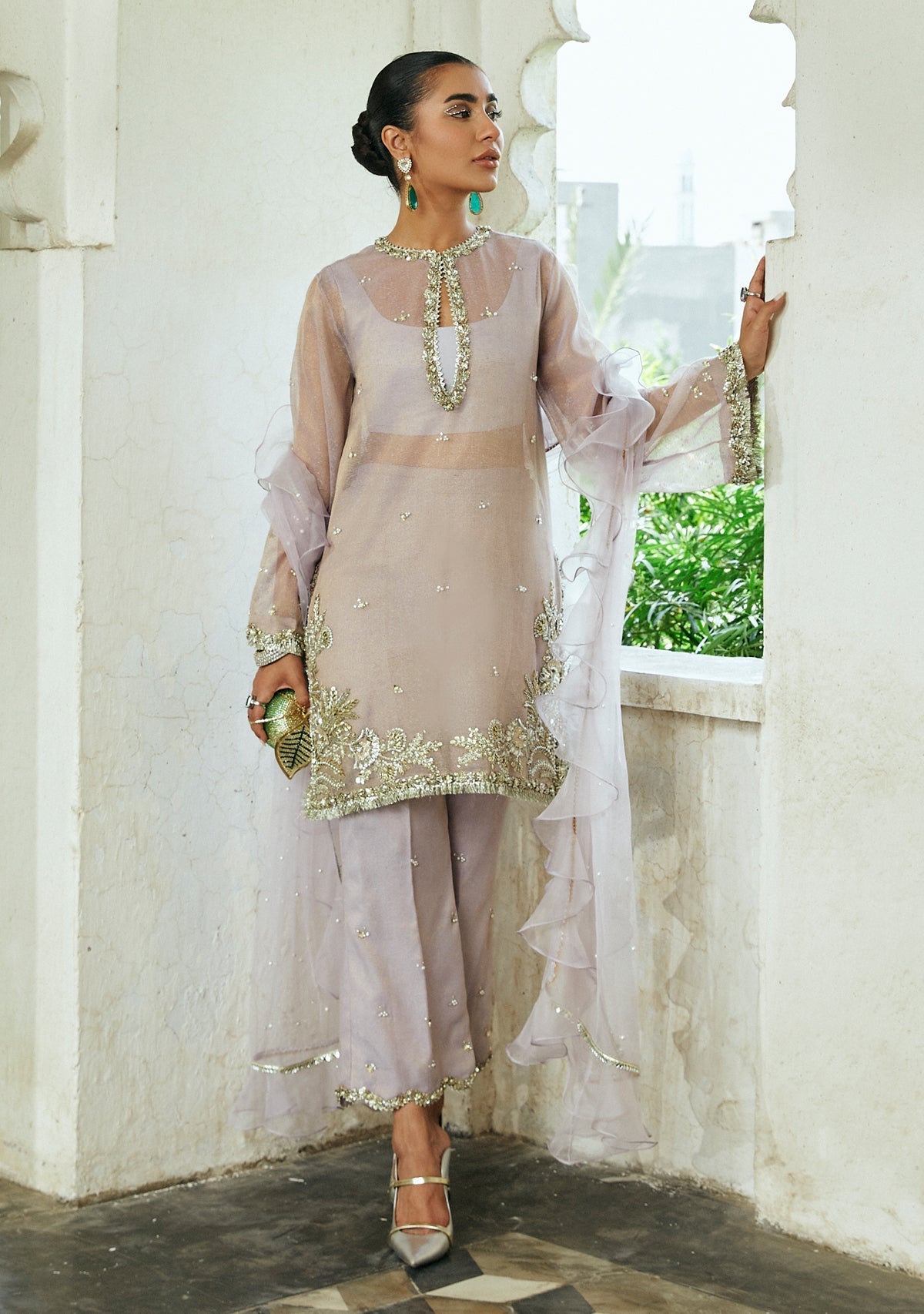 https://cdn.shopify.com/s/files/1/0676/8177/9968/products/zehra2_3bb1eca3-6c51-43c1-a409-950532a6f5d8.jpg?v=1708638966