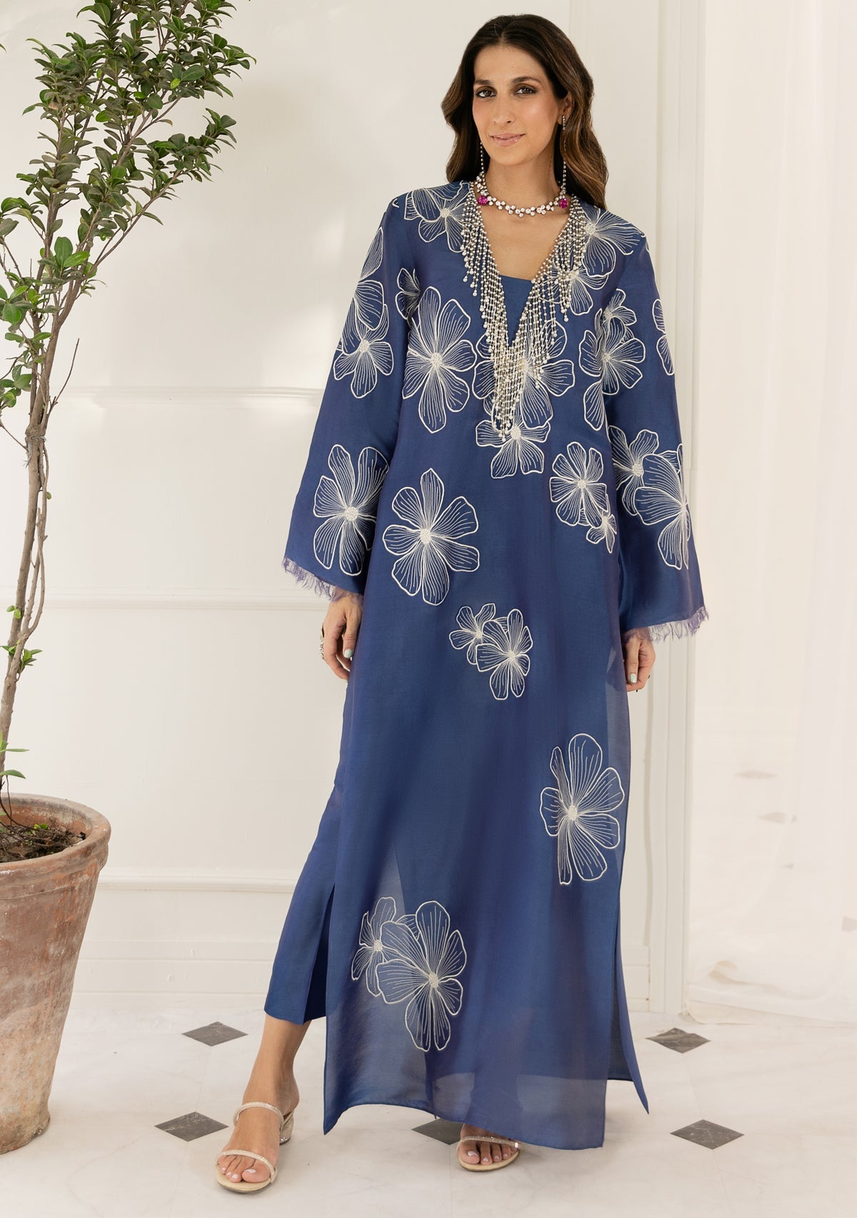 https://cdn.shopify.com/s/files/1/0676/8177/9968/files/zianab2.jpg?v=1752573283